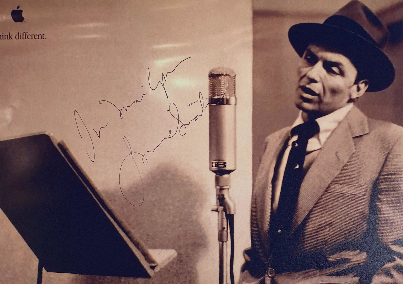 Autograph Signed Frank Sinatra Photo: Category: Autograph CollectiblesSize: 8 x 10'Autograph: Frank Sinatra Excellent ConditionDetails are as shown in the photos
