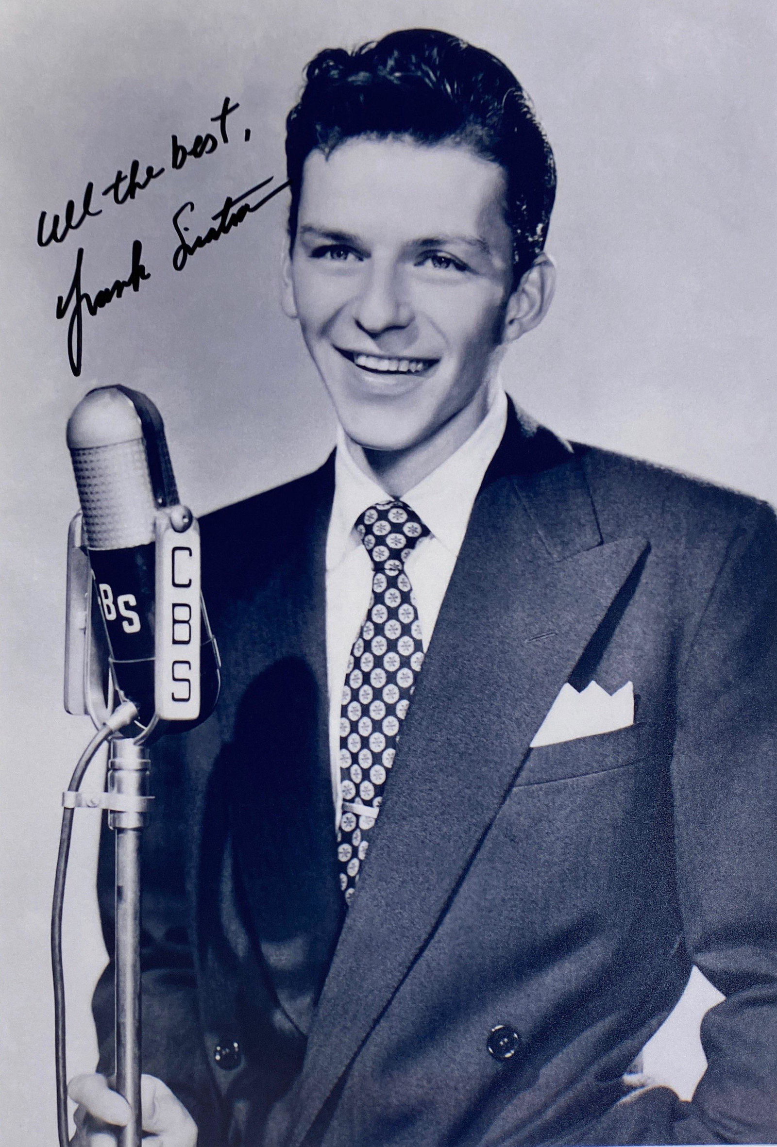 Autograph Signed Frank Sinatra Photo: Category: Autograph CollectiblesSize: 8 x 10'Autograph: Frank Sinatra Excellent ConditionDetails are as shown in the photos