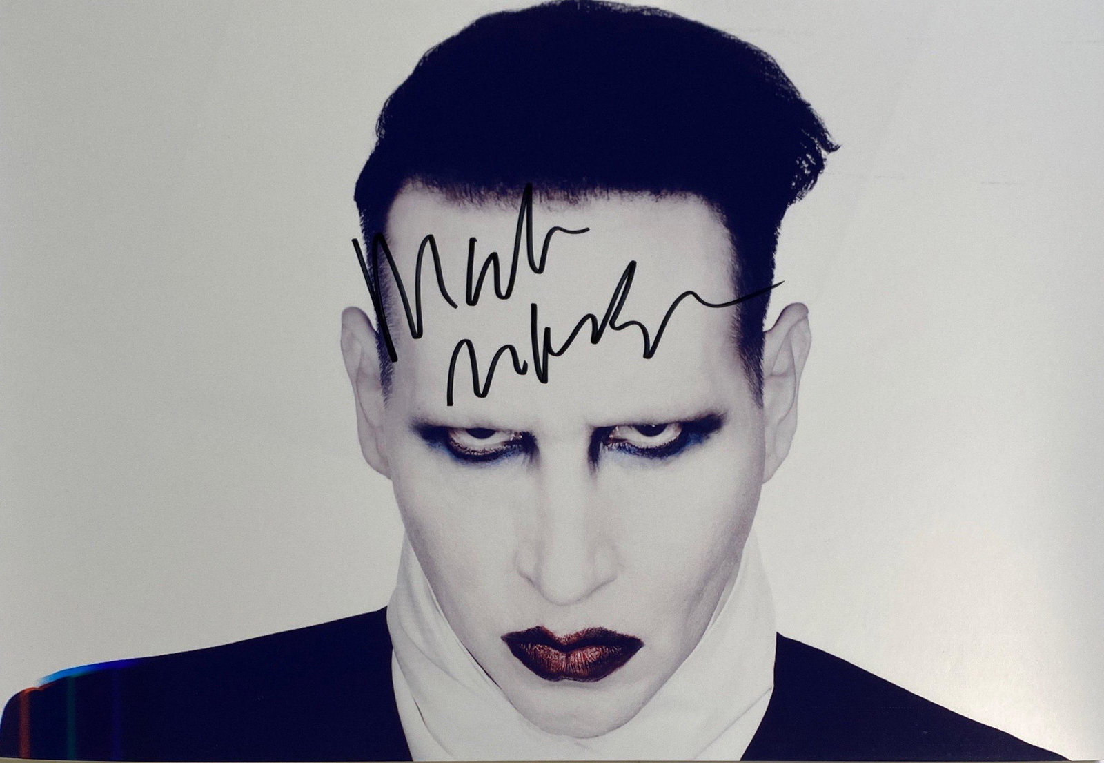 Autograph Signed Marilyn Manson Photo: Category: Autograph CollectiblesSize: 8 x 10'Autograph:Marilyn Manson Excellent ConditionDetails are as shown in the photos