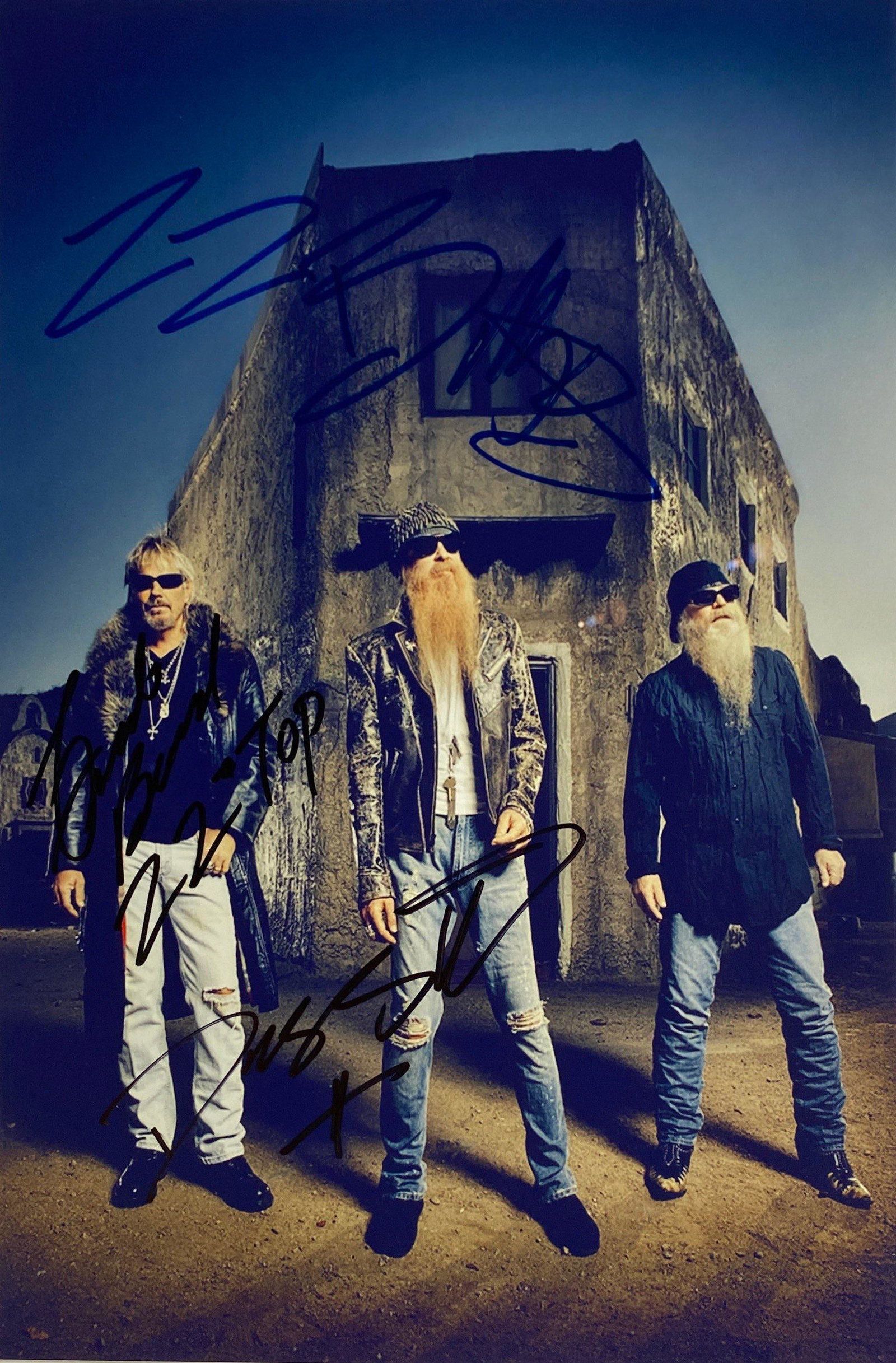 Autograph Signed ZZ Top Photo: Category: Autograph CollectiblesSize: 8 x 10'Autograph:Billy Gibbons, Frank Beard, Dusty Hill Excellent ConditionDetails are as shown in the photos