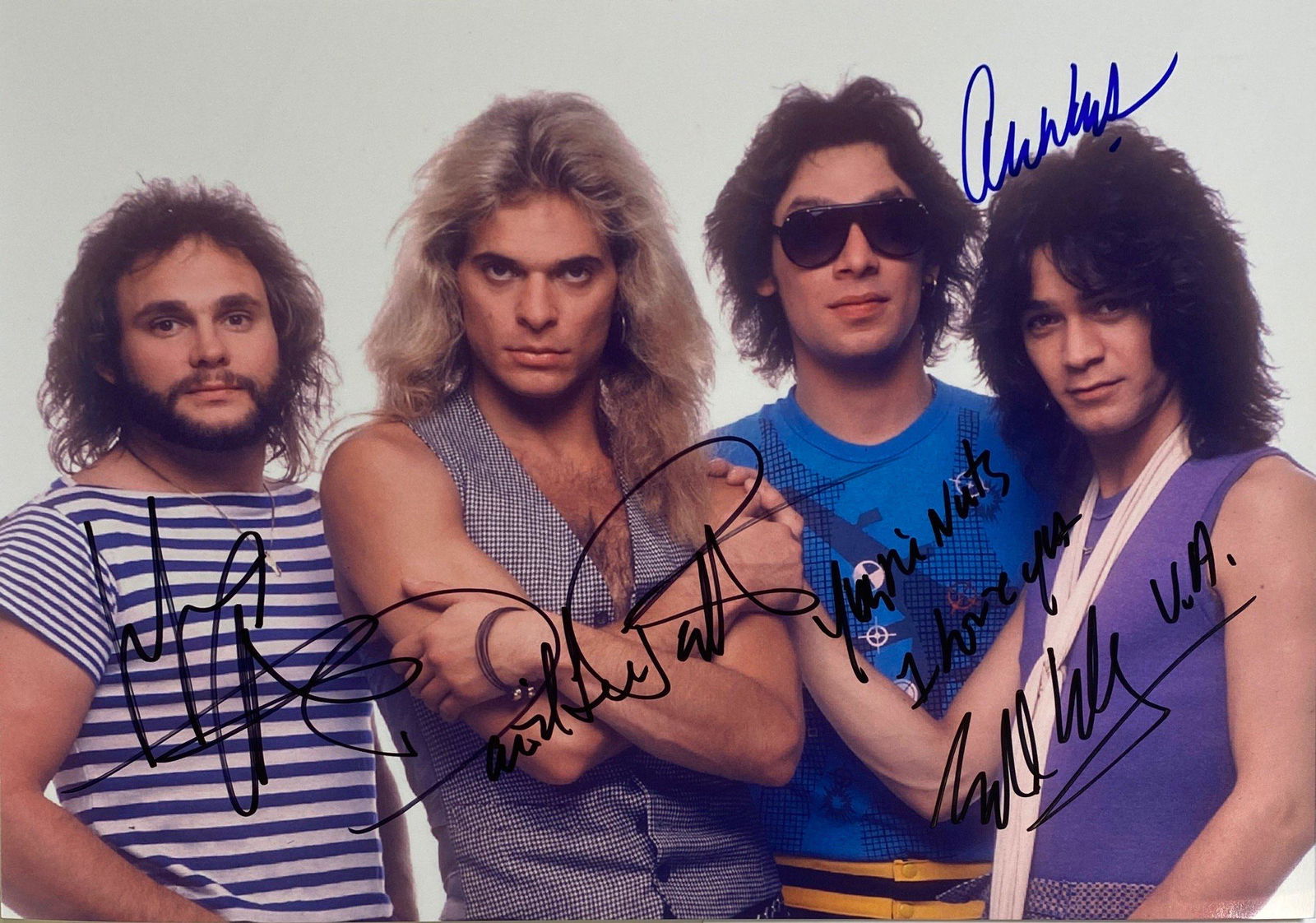 Autograph Signed Van Halen Photo: Category: Autograph CollectiblesSize: 8 x 10'Autograph:Eddie Van Halen, Michael Anthony, Alex Van Halen, David Lee Roth Excellent ConditionDetails are as shown in the photos