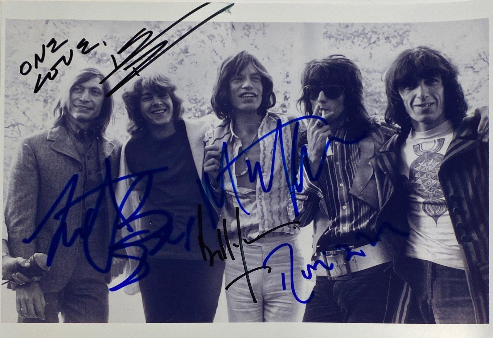Autograph Signed Rolling Stones Photo: Category: Autograph CollectiblesSize: 8 x 10'Autograph: Mick Jagger, Keith Richards, Ronnie Wood, Bill Wyman, Charlie Watts Excellent ConditionDetails are as shown in the photos