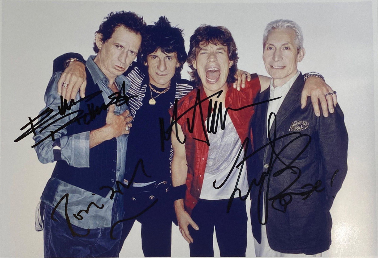 Autograph Signed Rolling Stones Photo: Category: Autograph CollectiblesSize: 8 x 10'Autograph: Mick Jagger, Keith Richards, Ronnie Wood, Charlie Watts Excellent ConditionDetails are as shown in the photos