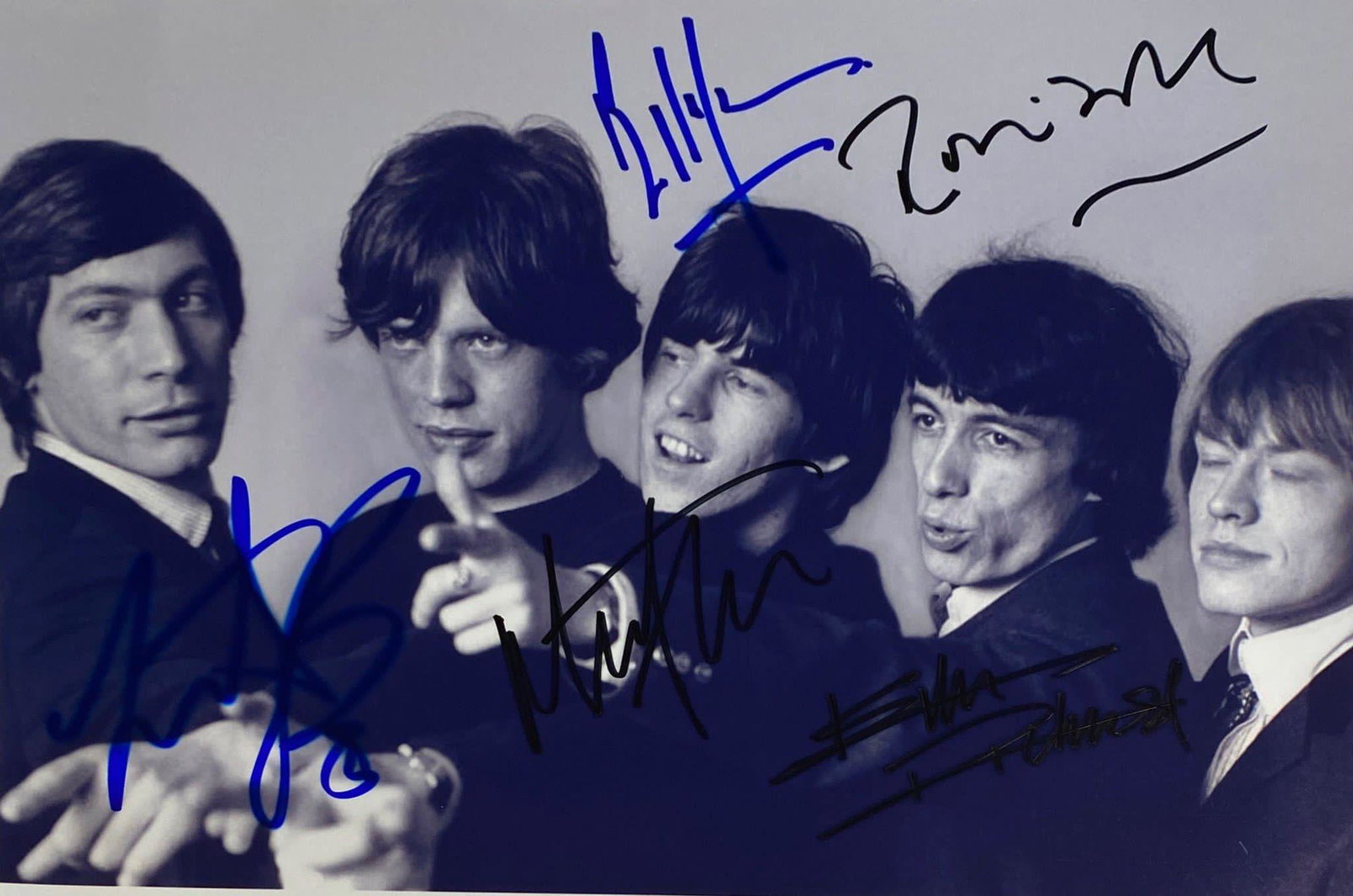 Autograph Signed Rolling Stones Photo: Category: Autograph CollectiblesSize: 8 x 10'Autograph: Mick Jagger, Keith Richards, Ronnie Wood, Bill Wyman, Charlie Watts Excellent ConditionDetails are as shown in the photos