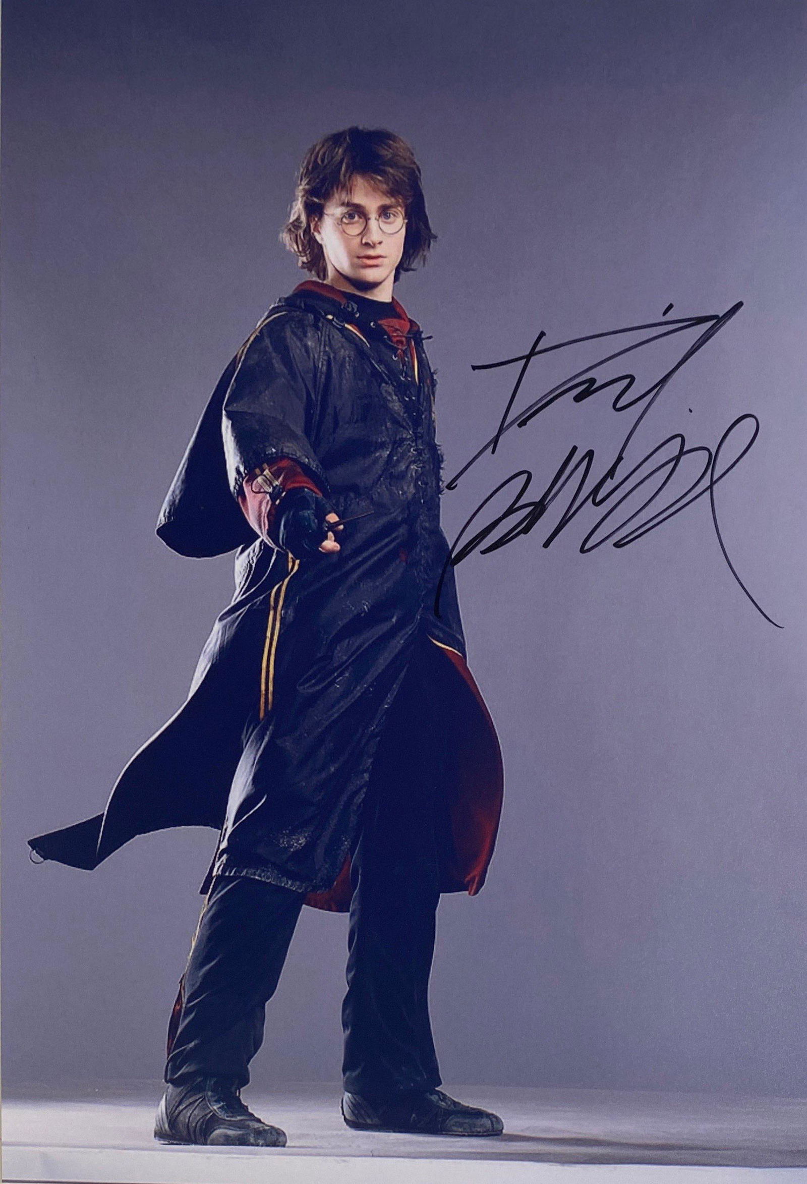 Autograph Signed Harry Potter Photo: Category: Autograph CollectiblesSize: 8 x 10'Autograph: Daniel Radcliffe Excellent ConditionDetails are as shown in the photos