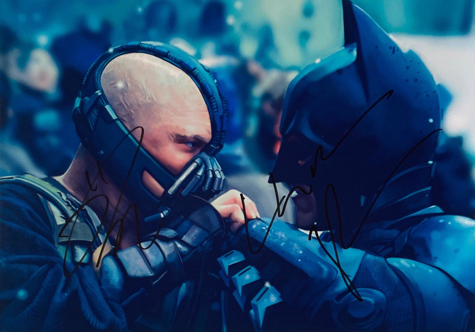 Autograph Signed Batman Photo: Category: Autograph CollectiblesSize: 8 x 10'Autograph: Christian Bale, Tom Hardy Excellent ConditionDetails are as shown in the photos