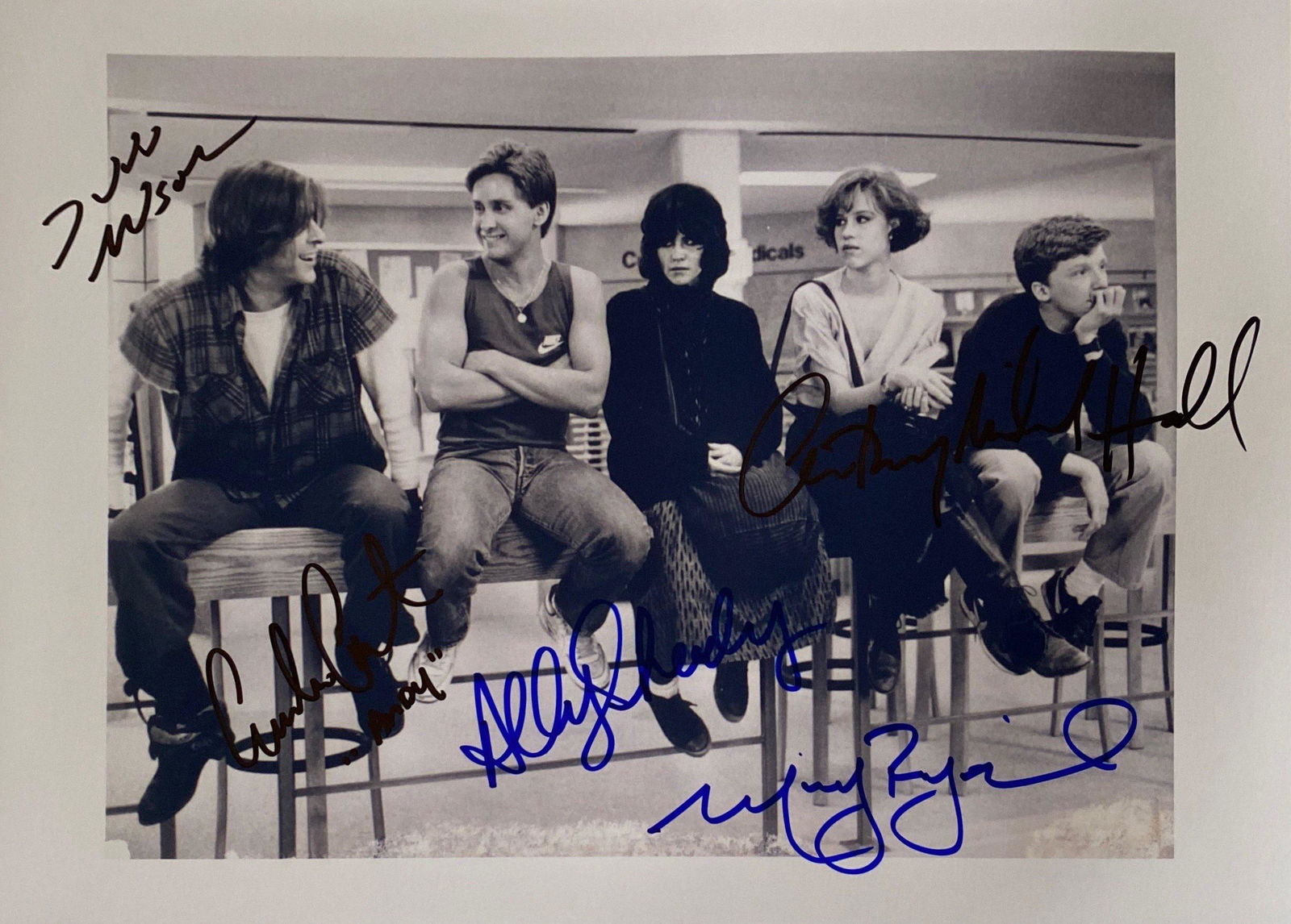 Autograph Signed Breakfast Club Photo: Category: Autograph CollectiblesSize: 8 x 10'Autograph: Molly Ringwald, Emilio Estevez, Judd Nelson, Ally Sheedy, Anthony Michael Hall Excellent ConditionDetails are as shown in the photos