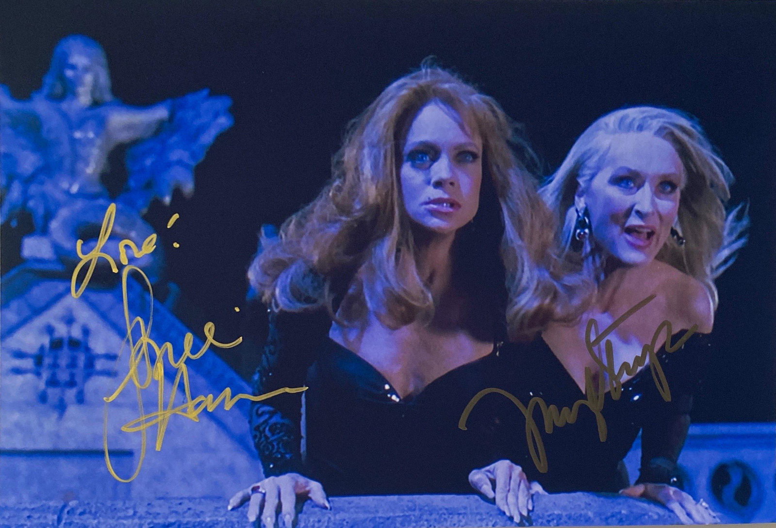 Autograph Signed Death Becomes Her Photo: Category: Autograph CollectiblesSize: 8 x 10'Autograph: Meryl Streep, Goldie Hawn Excellent ConditionDetails are as shown in the photos