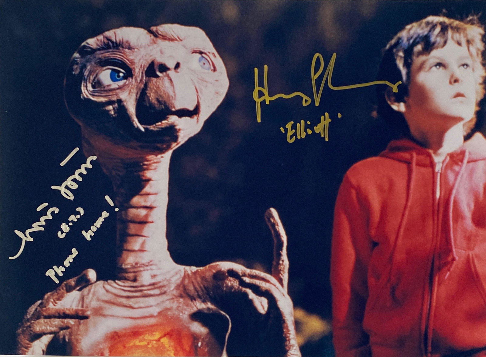 Autograph Signed ET Photo: Category: Autograph CollectiblesSize: 8 x 10'Autograph: Henry Thomas, Matthew De Meritt Excellent ConditionDetails are as shown in the photos