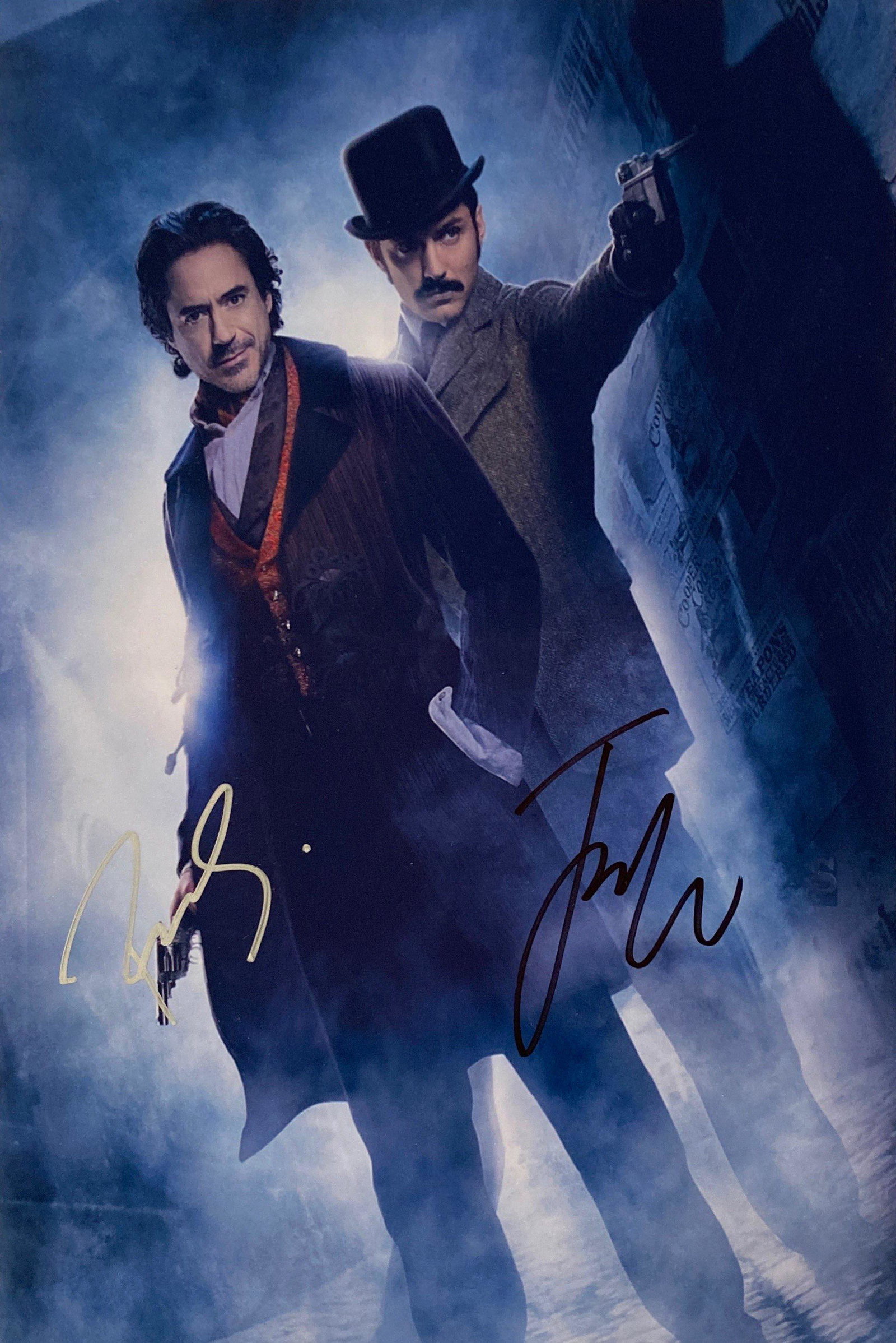 Autograph Signed Sherlock Photo: Category: Autograph CollectiblesSize: 8 x 10'Autograph: Robert Downey Jr, Jude Law Excellent ConditionDetails are as shown in the photos