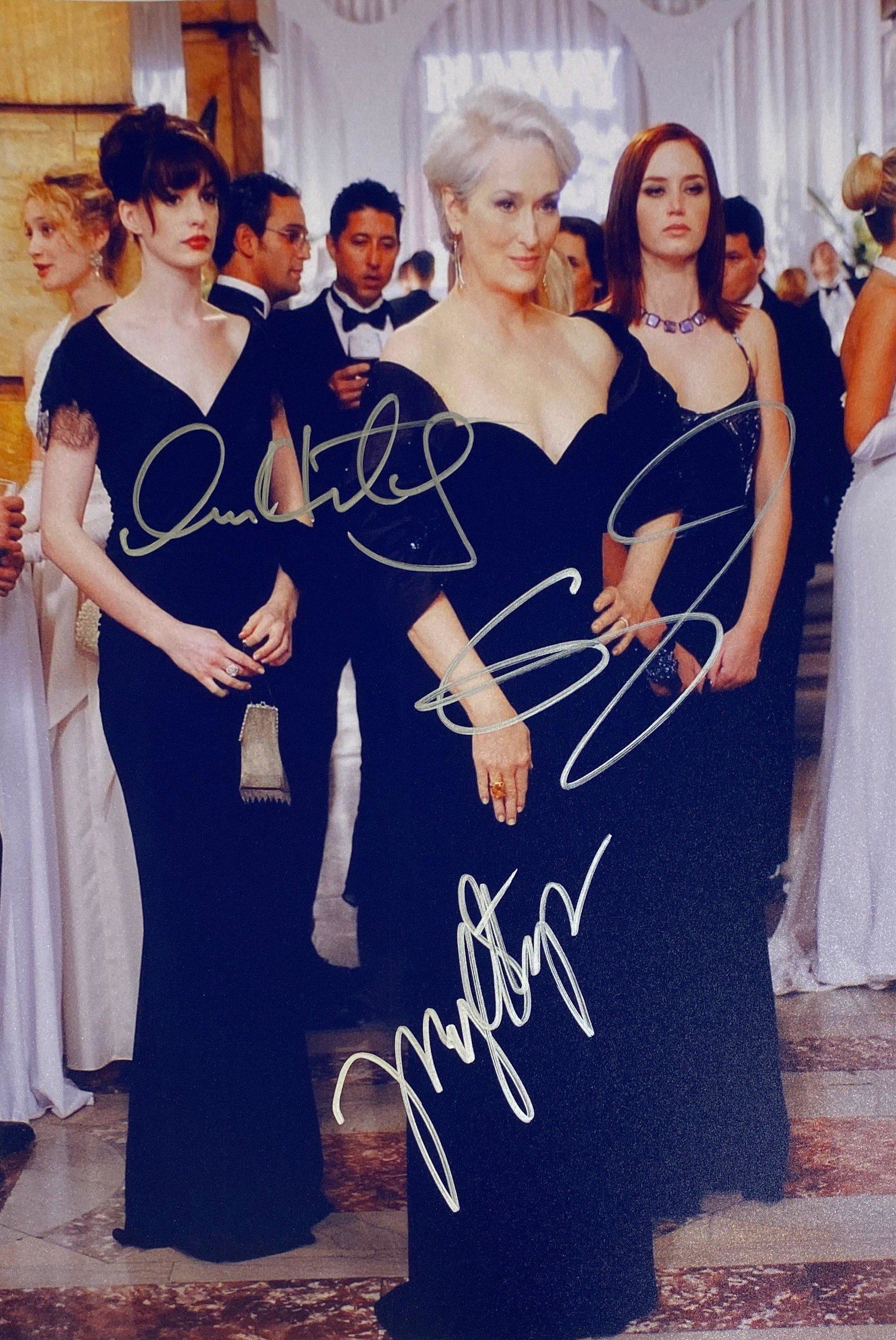 Autograph Signed Devil Wears Prada Photo: Category: Autograph CollectiblesSize: 8 x 10'Anne Hathaway, Meryl Streep, Emily Blunt Excellent ConditionDetails are as shown in the photos