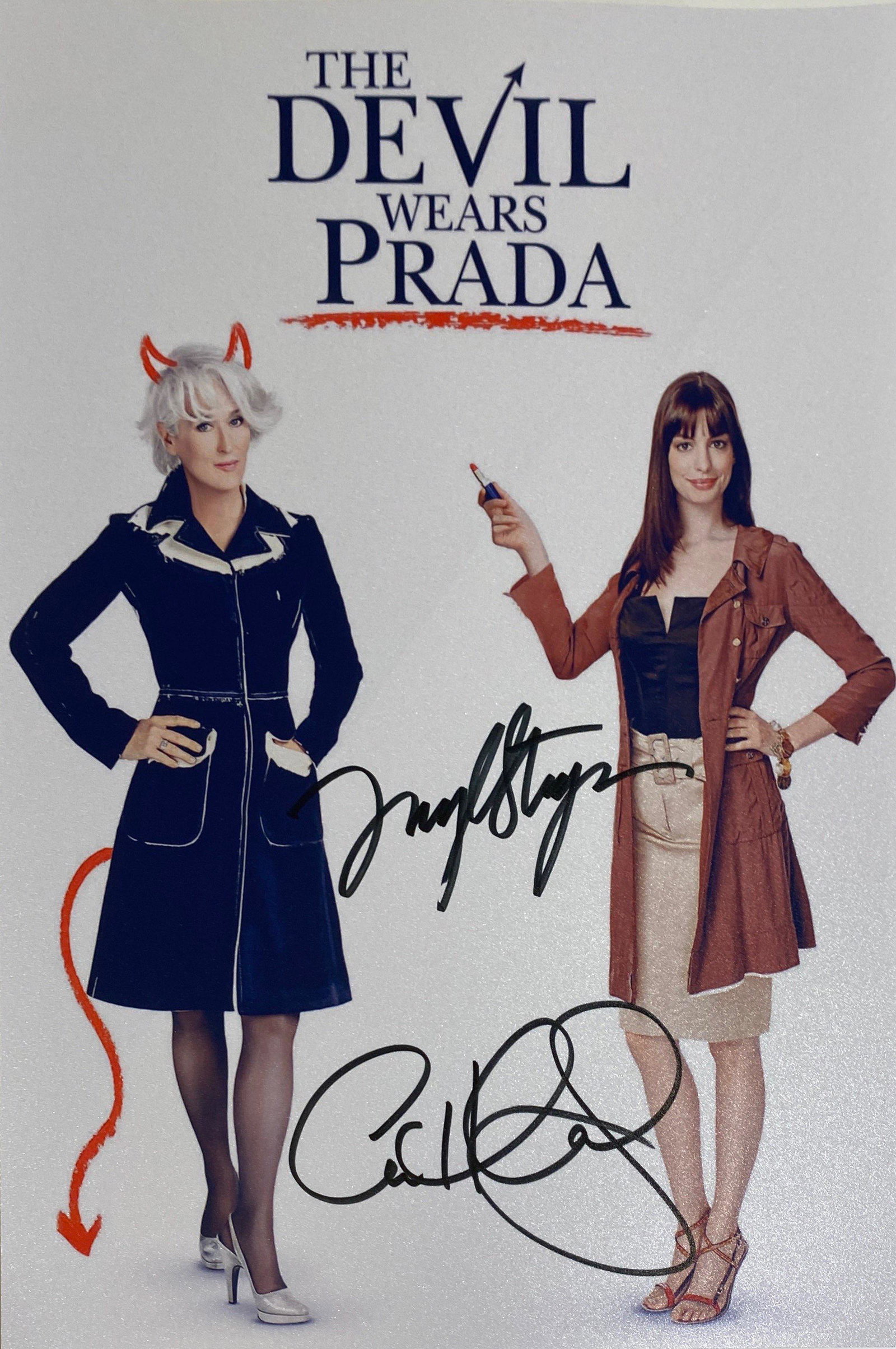 Autograph Signed Devil Wears Prada Photo: Category: Autograph CollectiblesSize: 8 x 10'Anne Hathaway, Meryl Streep Excellent ConditionDetails are as shown in the photos