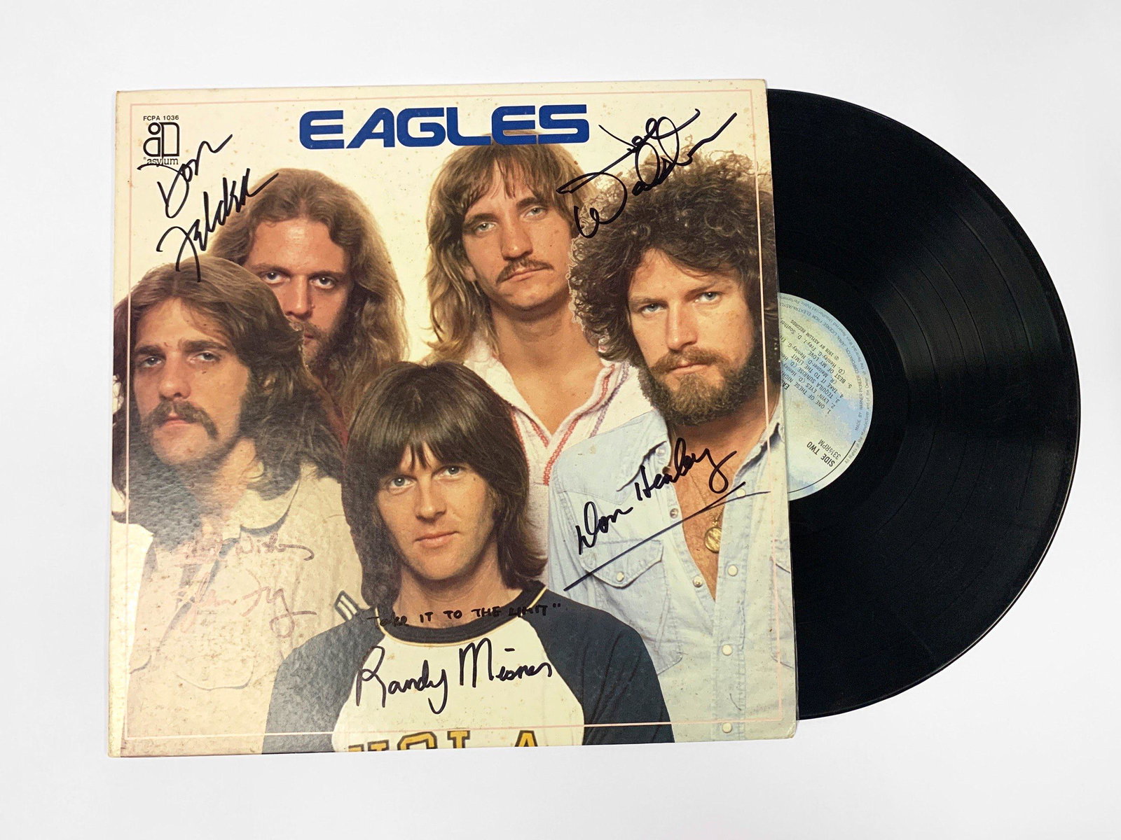 Autograph Eagles Vinyl: Autograph Name(s): Glenn Frey, Randy Meisner, Joe Walsh, Don Henley, Don FelderProduct Condition: VintageWe offer combined shipping and ship worldwide.Please read terms and condition regarding to post