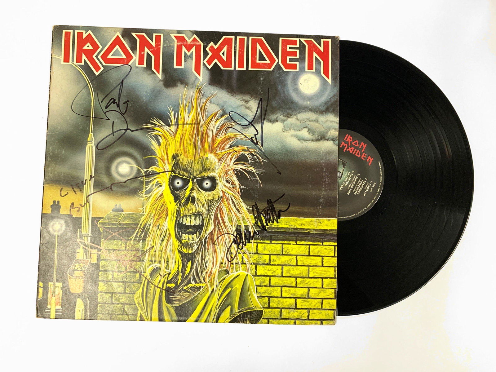 Autograph Iron Maiden Vinyl: Autograph Name(s): Paul Di'Anno, Steve Harris, Dennis Stratton, Dave Murray, Clive BurrProduct Condition: VintageWe offer combined shipping and ship worldwide.Please read terms and condition regarding