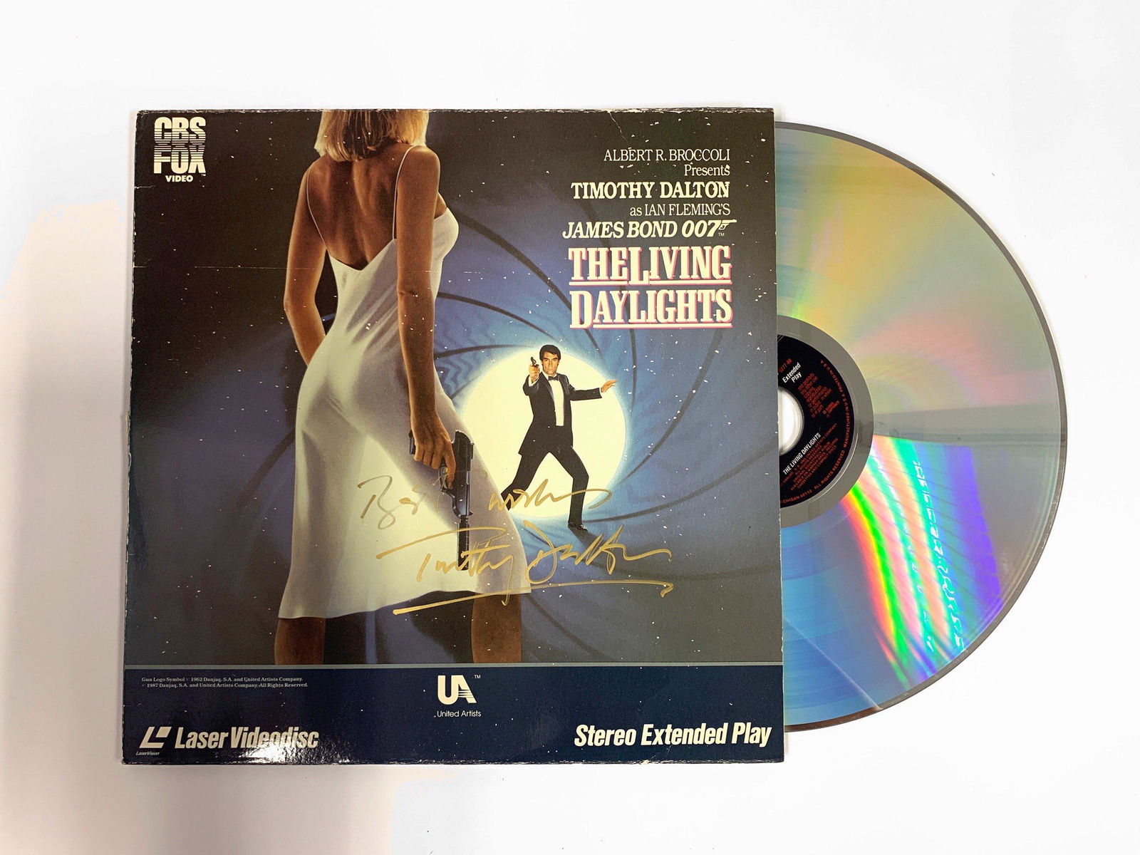 Autograph James Bond Living Daylights Vinyl: Autograph Name(s): Timothy DaltonProduct Condition: VintageWe offer combined shipping and ship worldwide.Please read terms and condition regarding to postage fee, return guides and payment policies.