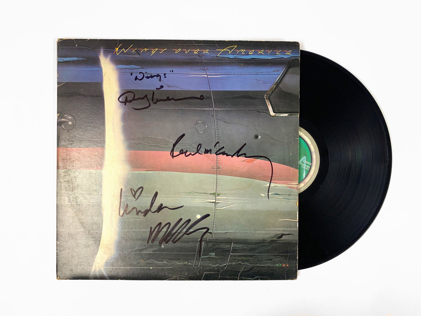 Autographed Wings Over America Vinyl: Autograph Name(s): Paul McCartney, Linda McCartney, Denny LaineProduct Condition: VintageWe offer combined shipping and ship worldwide.Please read terms and condition regarding to postage fee, return 