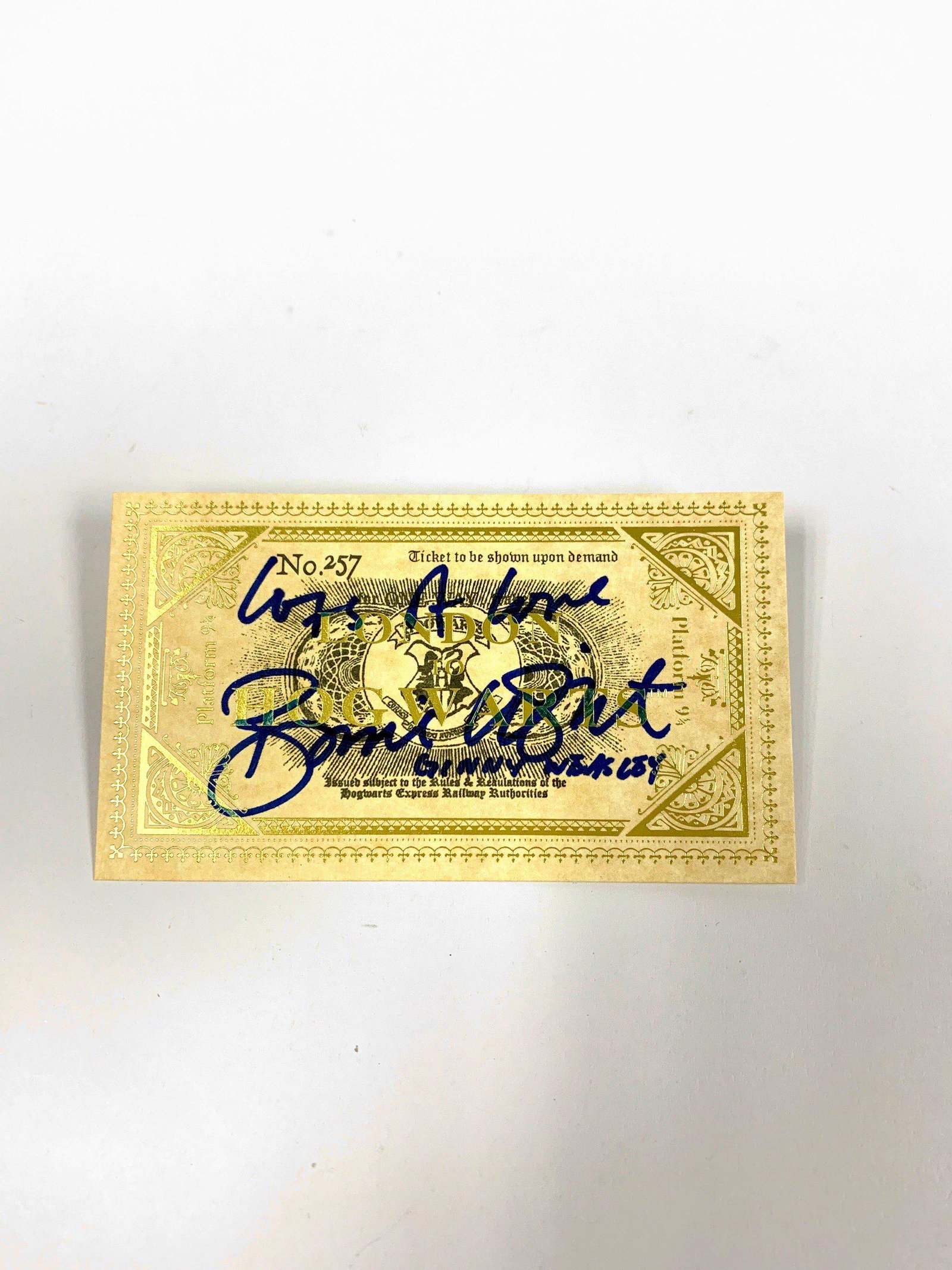 Autograph Harry Potter Train Ticket: Autograph Name(s): Bonnie WrightProduct Condition: Very Good We offer combined shipping and ship worldwide.Please read terms and condition regarding to postage fee, return guides and payment policies.