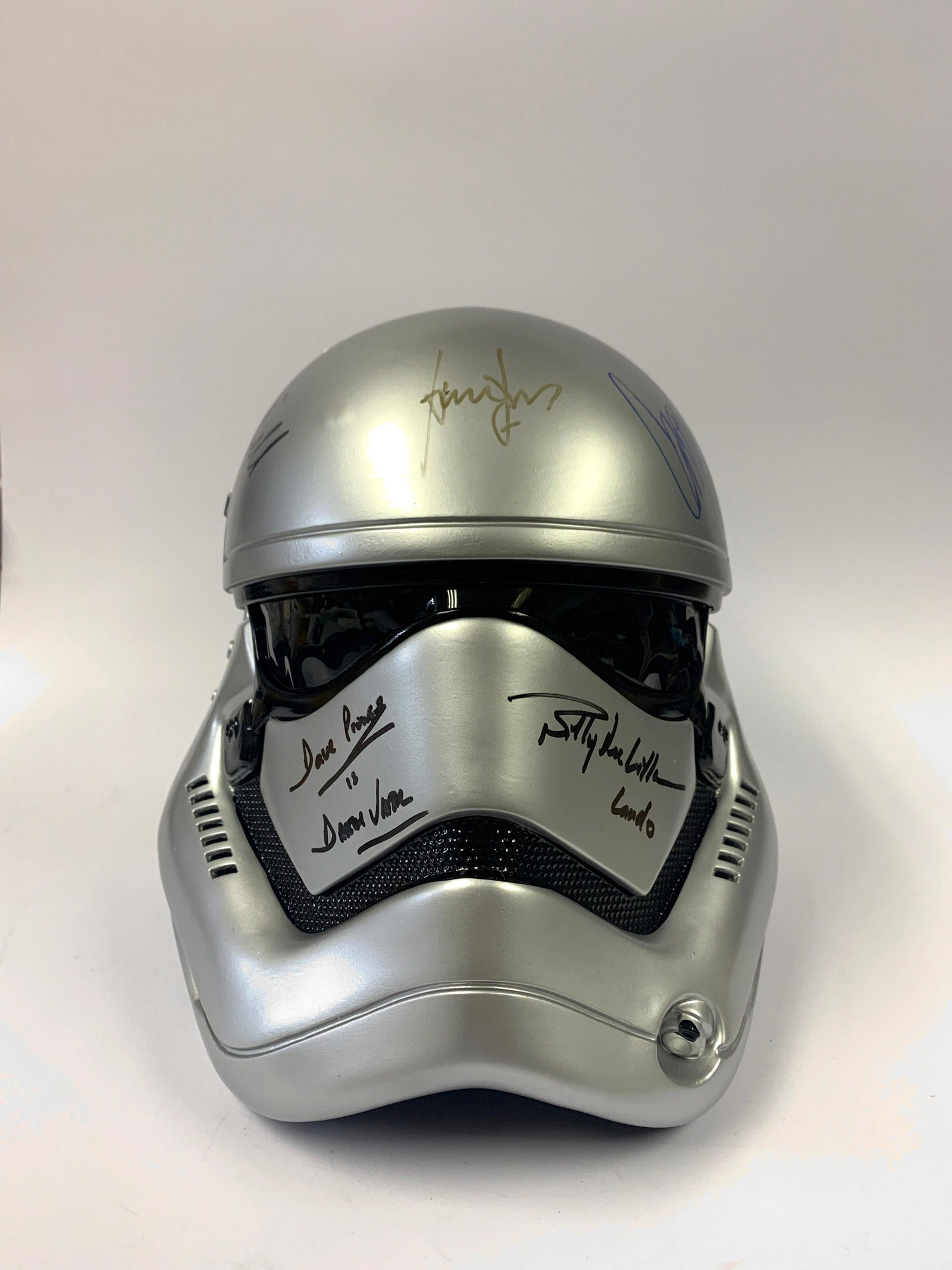 Autograph Star Wars Silver Stormtroopers Helmet: Category: Autograph CollectiblesAutograph By: Harrison Ford, Dave Prowse, Billy Dee Williams, Mark Hamill, Carrie Fisher, Peter Mayhew, Execellent Condition and Certified. We offer combined shipping a
