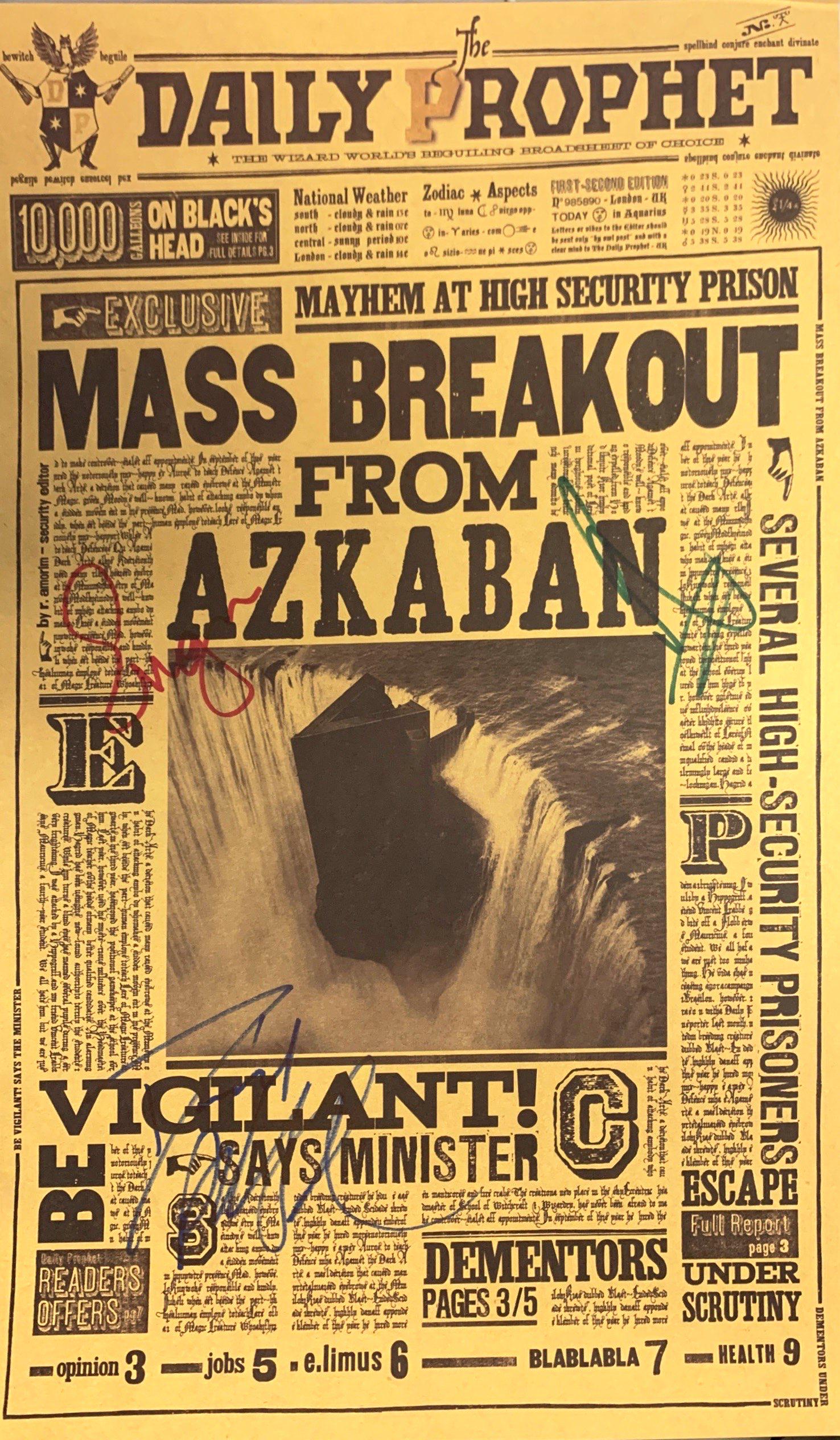 Autograph Harry Potter Newspaper Poster: Autograph Name(s): Daniel Radcliffe, Rupert Grint, Emma WatsonSize: A3Product Condition: NewWe offer combined shipping and ship worldwide.Please read terms and condition regarding to postage fee, retu