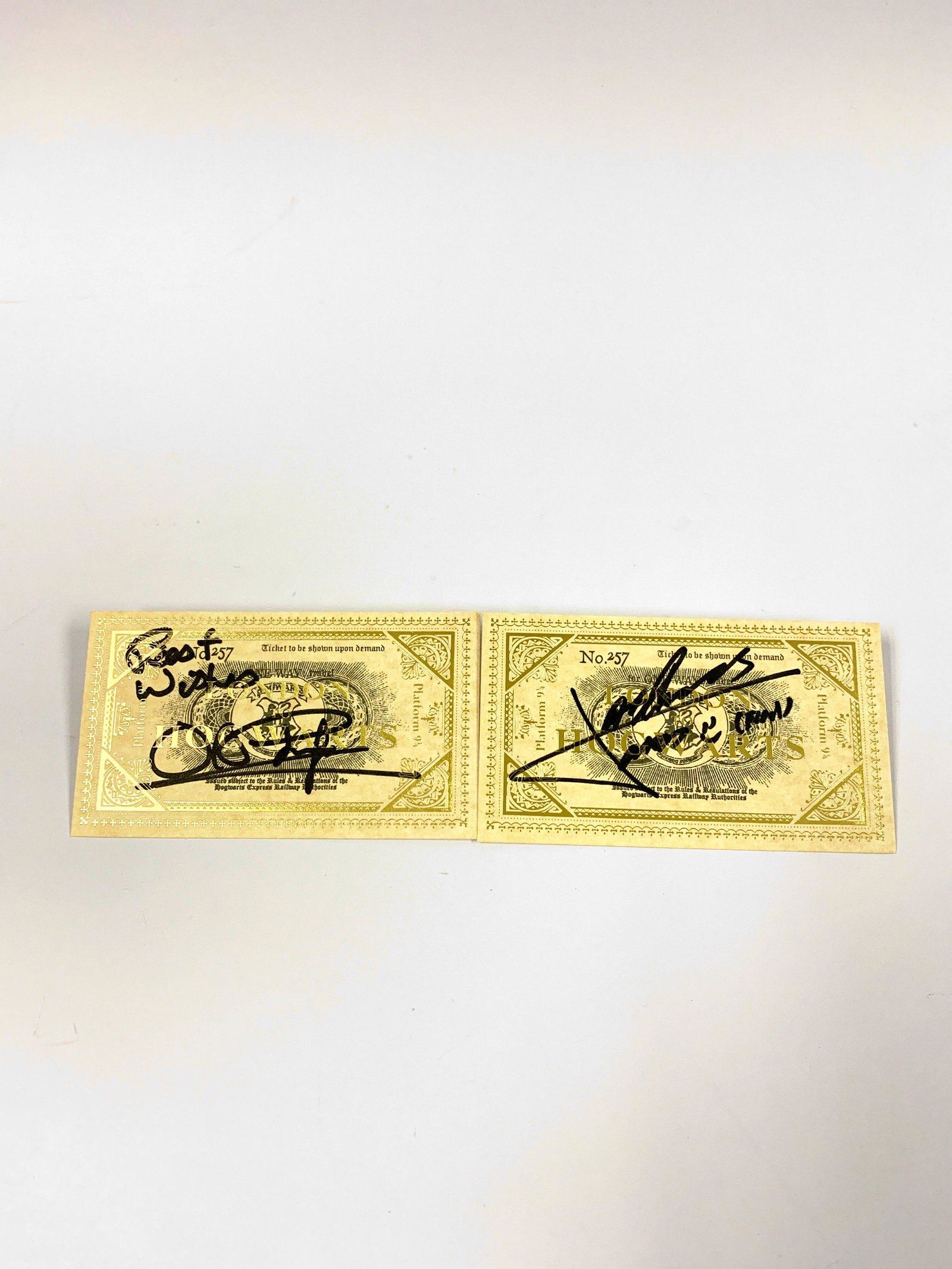 Autograph Signed Harry Potter Train Ticket Phelps: Category: Autograph CollectiblesAutograph By: Oliver Phelps, James PhelpsExecellent Condition and Certified.We offer combined shipping and ship worldwide.Please read terms and condition regarding to p