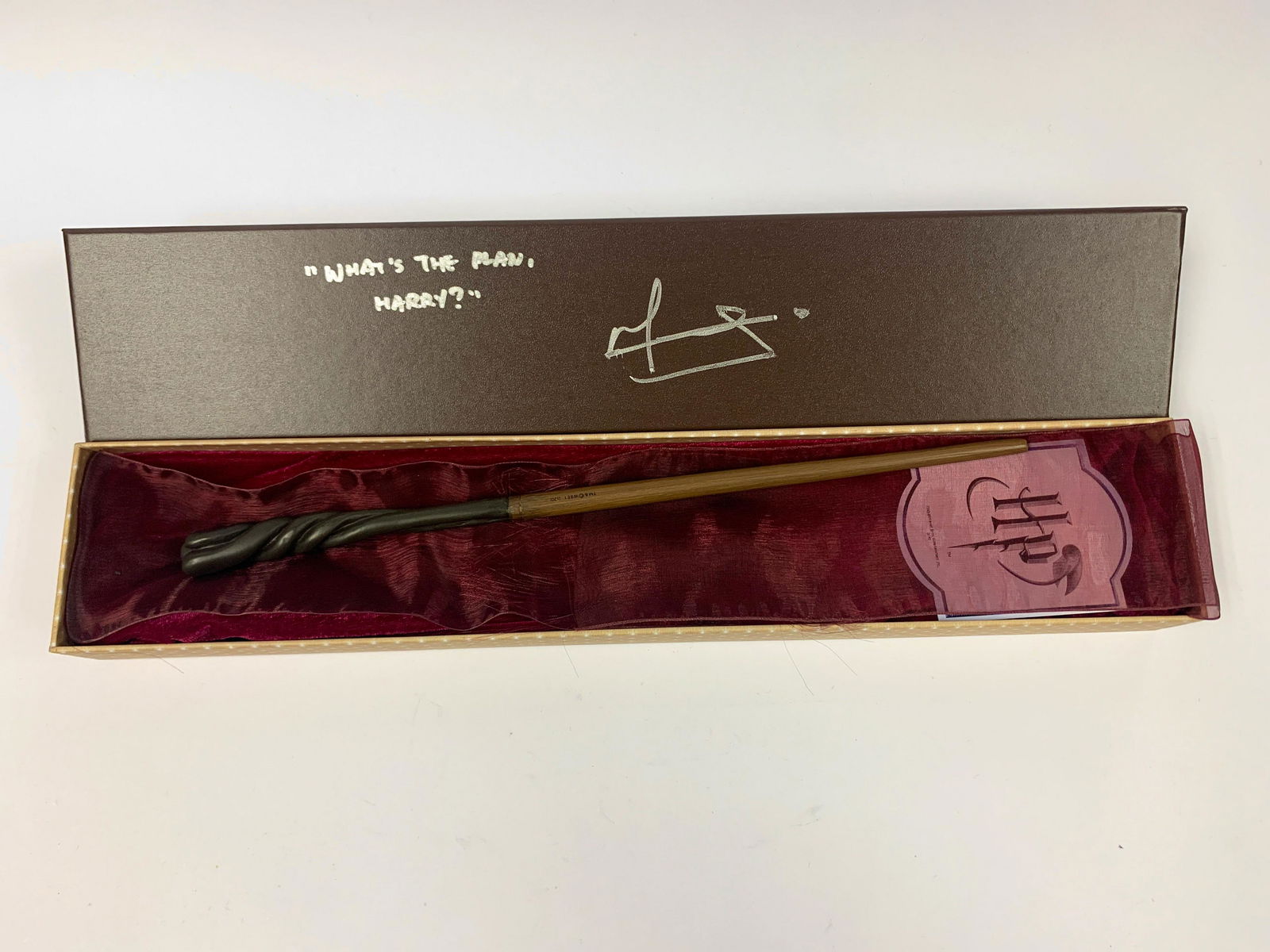 Autograph Harry Potter Matthew Lewis Wand: Category: Autograph CollectiblesAutograph By: Matthew LewisExecellent Condition and Certified. We offer combined shipping and ship worldwide.Please read terms and condition regarding to postage fee, r