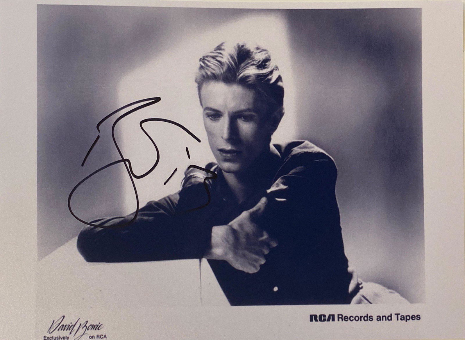 Autograph Signed David Bowie Photo (1 of 1)