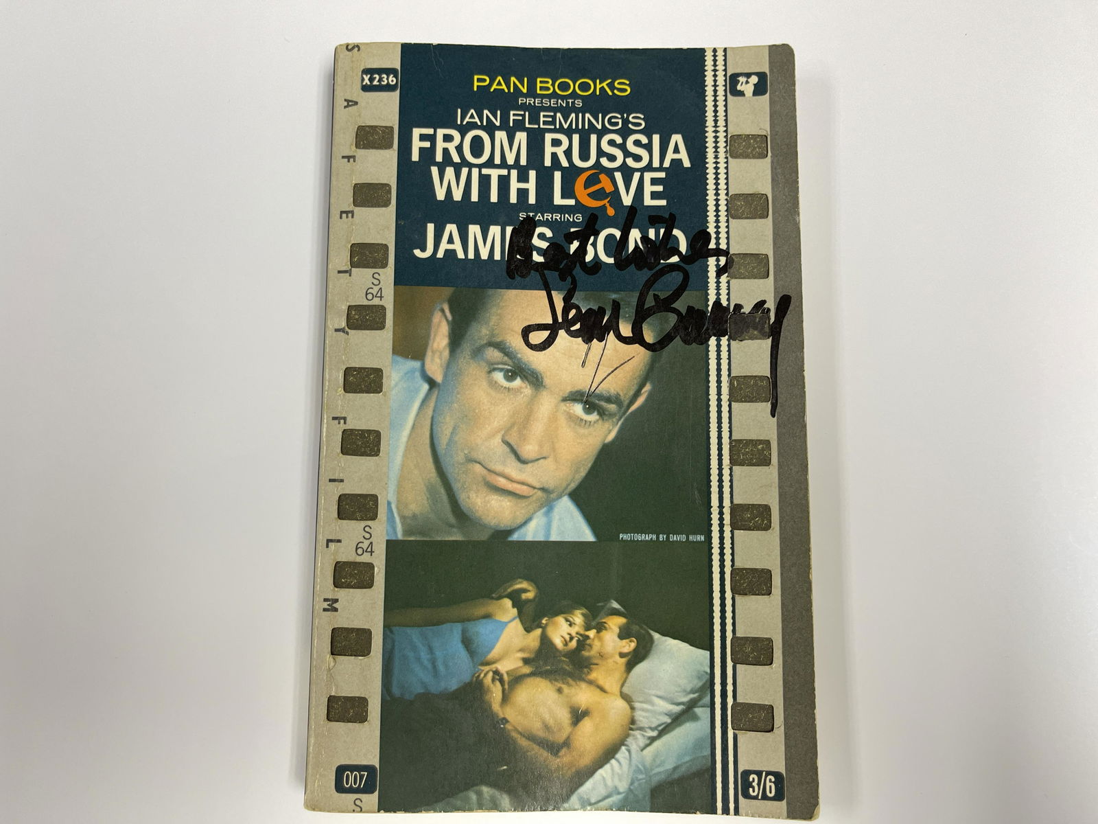 Autograph Signed Sean Connery Vintage James Bond Novel (1 of 2)