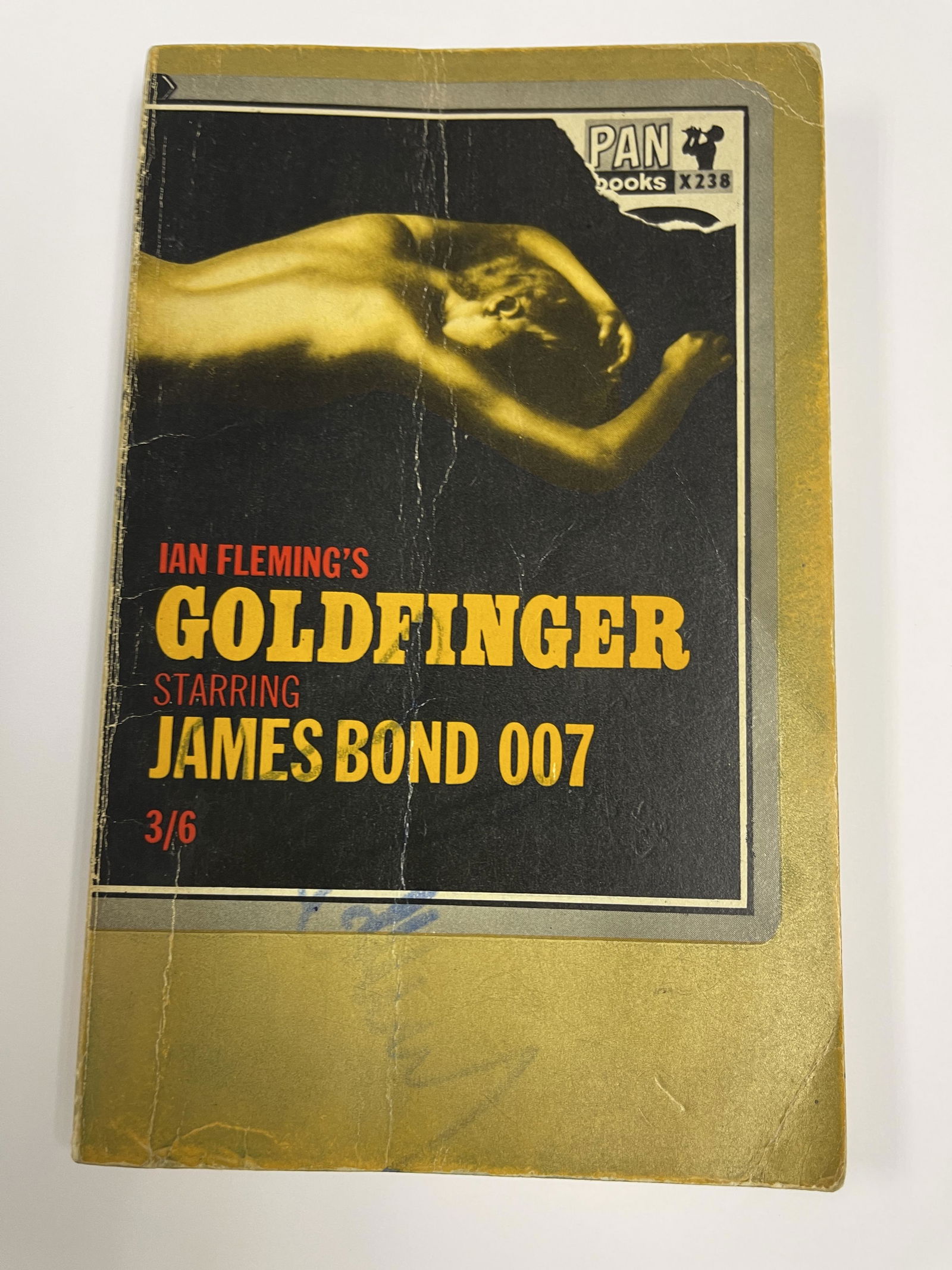 Autograph Signed Sean Connery Vintage James Bond Goldfinger Novel (1 of 3)