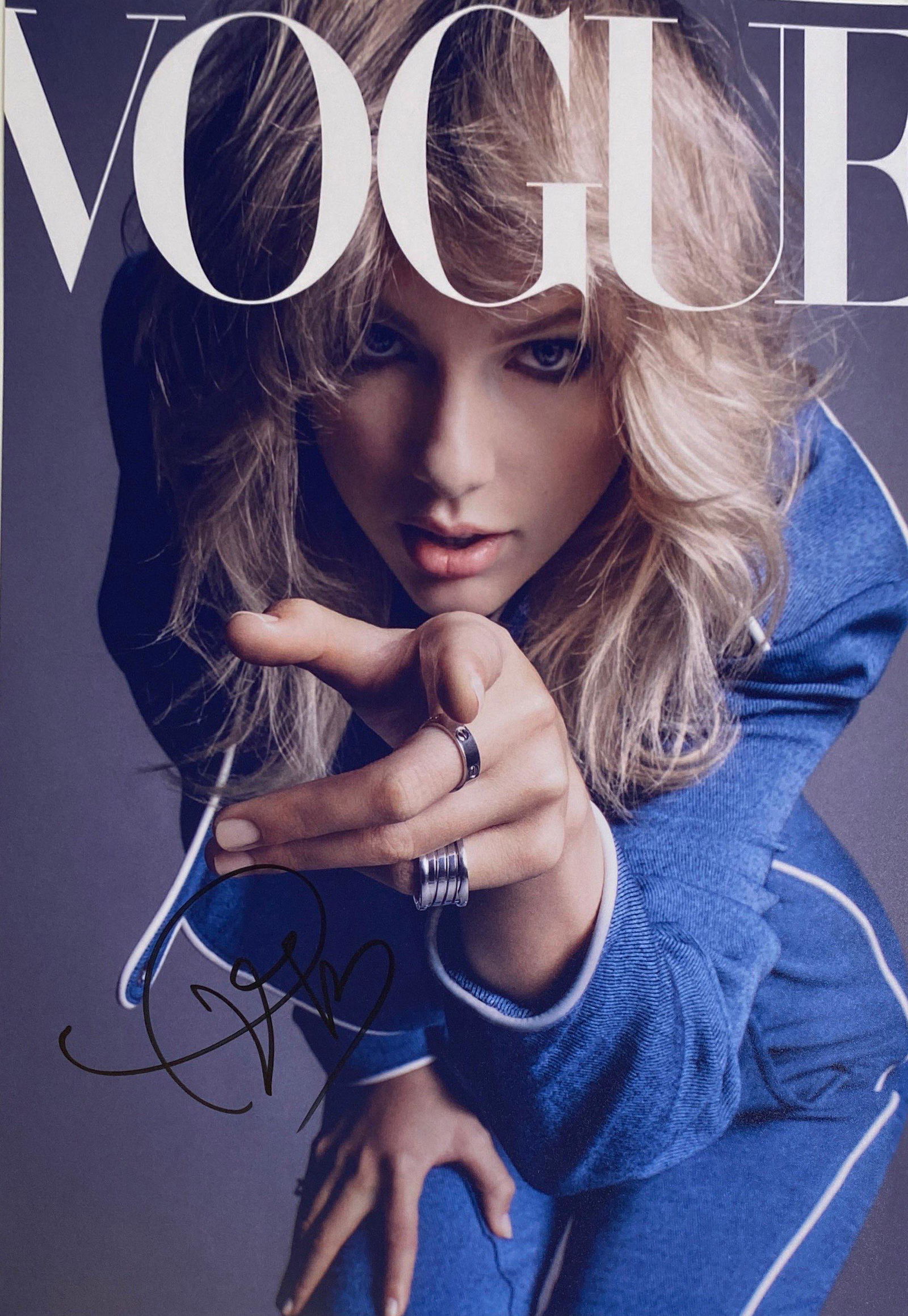 Autograph Signed Taylor Swift Photo: Category: Autograph CollectiblesSize: 8 x 10'Autograph: Taylor Swift Excellent ConditionDetails are as shown in the photos