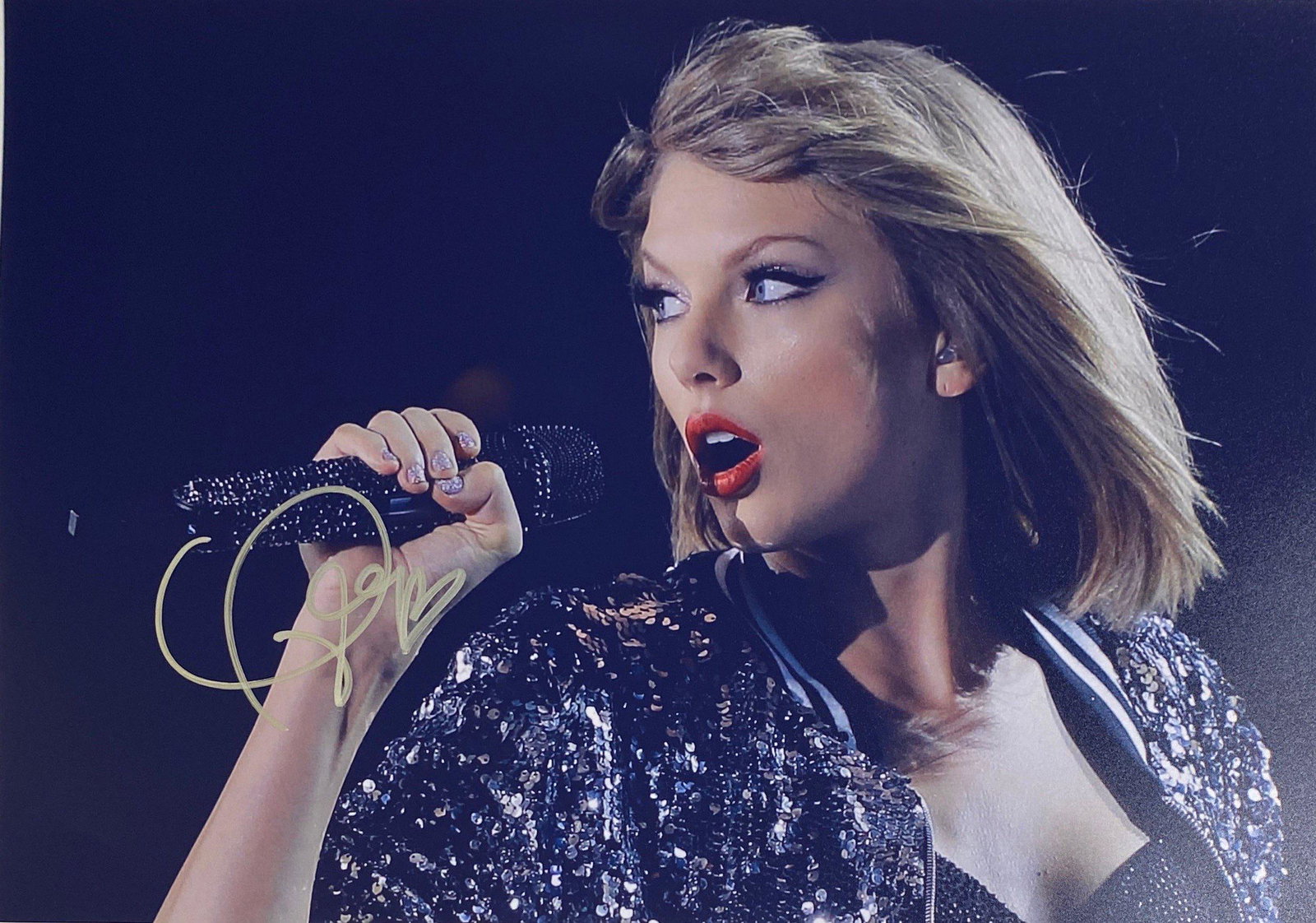 Autograph Signed  Taylor Swift Photo (1 of 1)