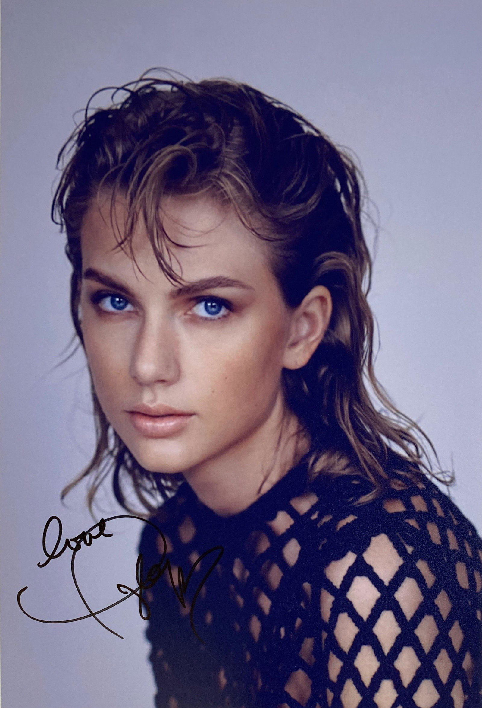 Autograph Signed  Taylor Swift Photo (1 of 1)