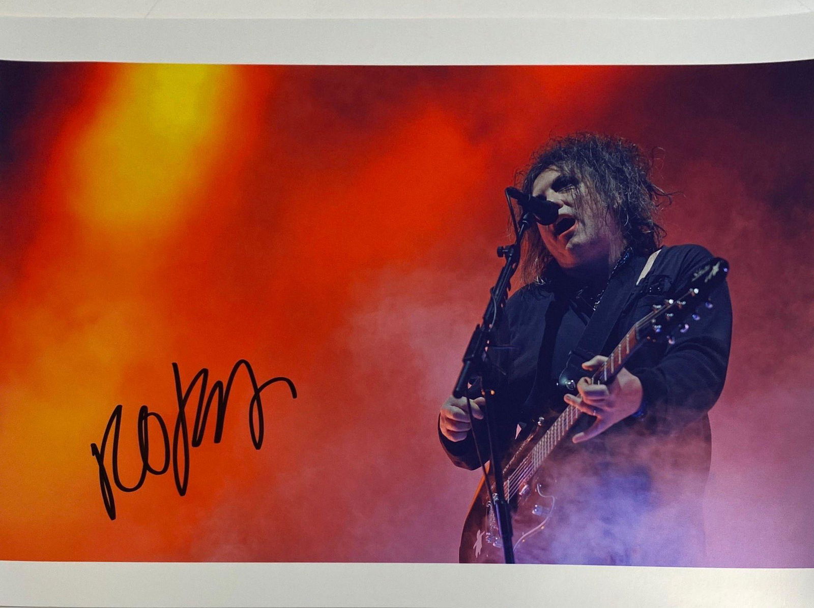 Autograph Signed The Cure Photo: Category: Autograph CollectiblesSize: 8 x 10'Autograph: Robert Smith Excellent ConditionDetails are as shown in the photos