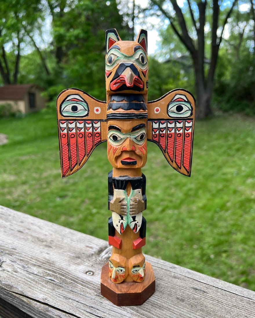 Vintage Pacific Northwest Alaskan Cedar Wood Totem Pole Signed. (1 of 8)