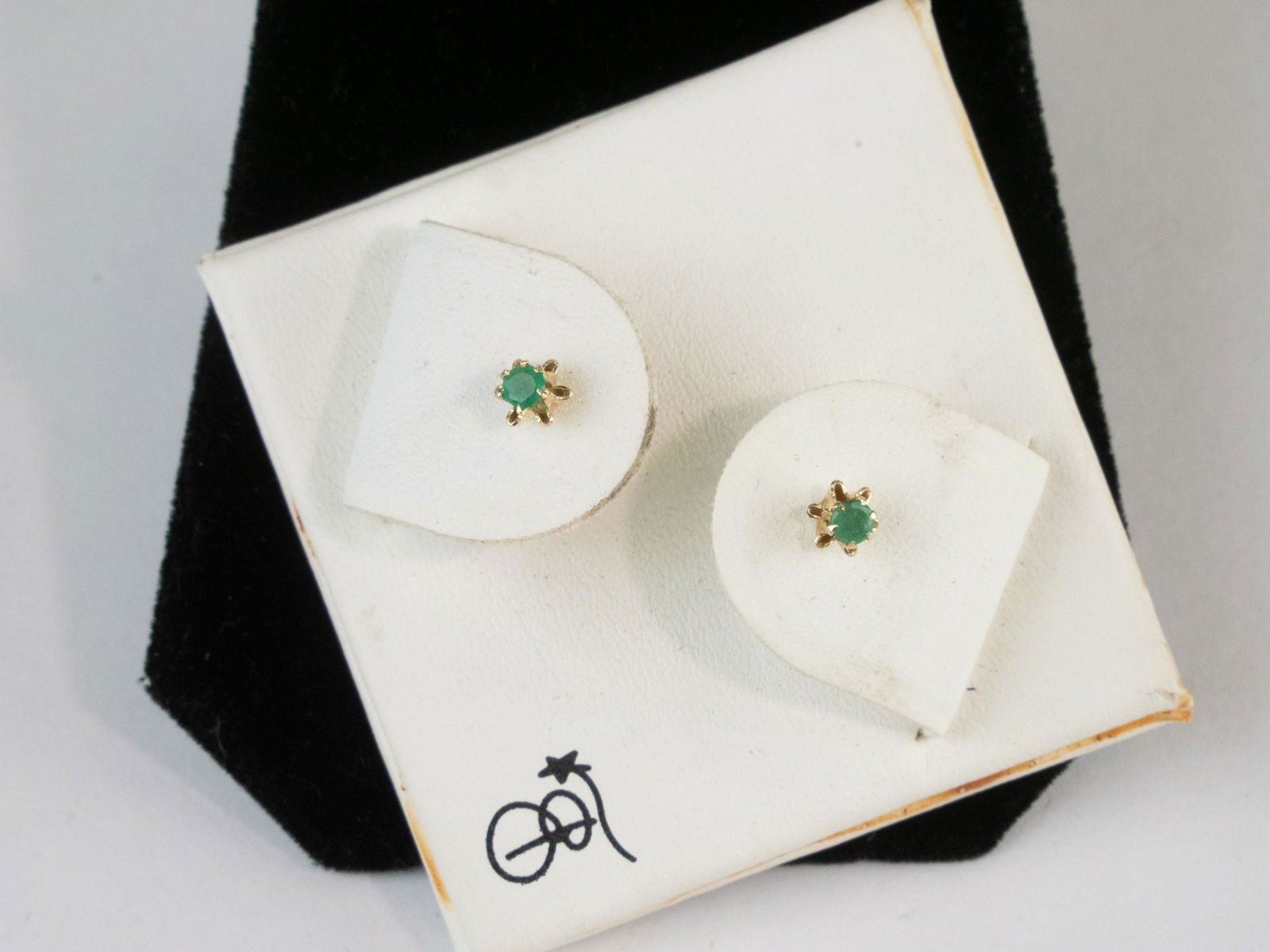 Vintage 14K Yellow Gold Emerald Earrings Studs (1 of 1)
