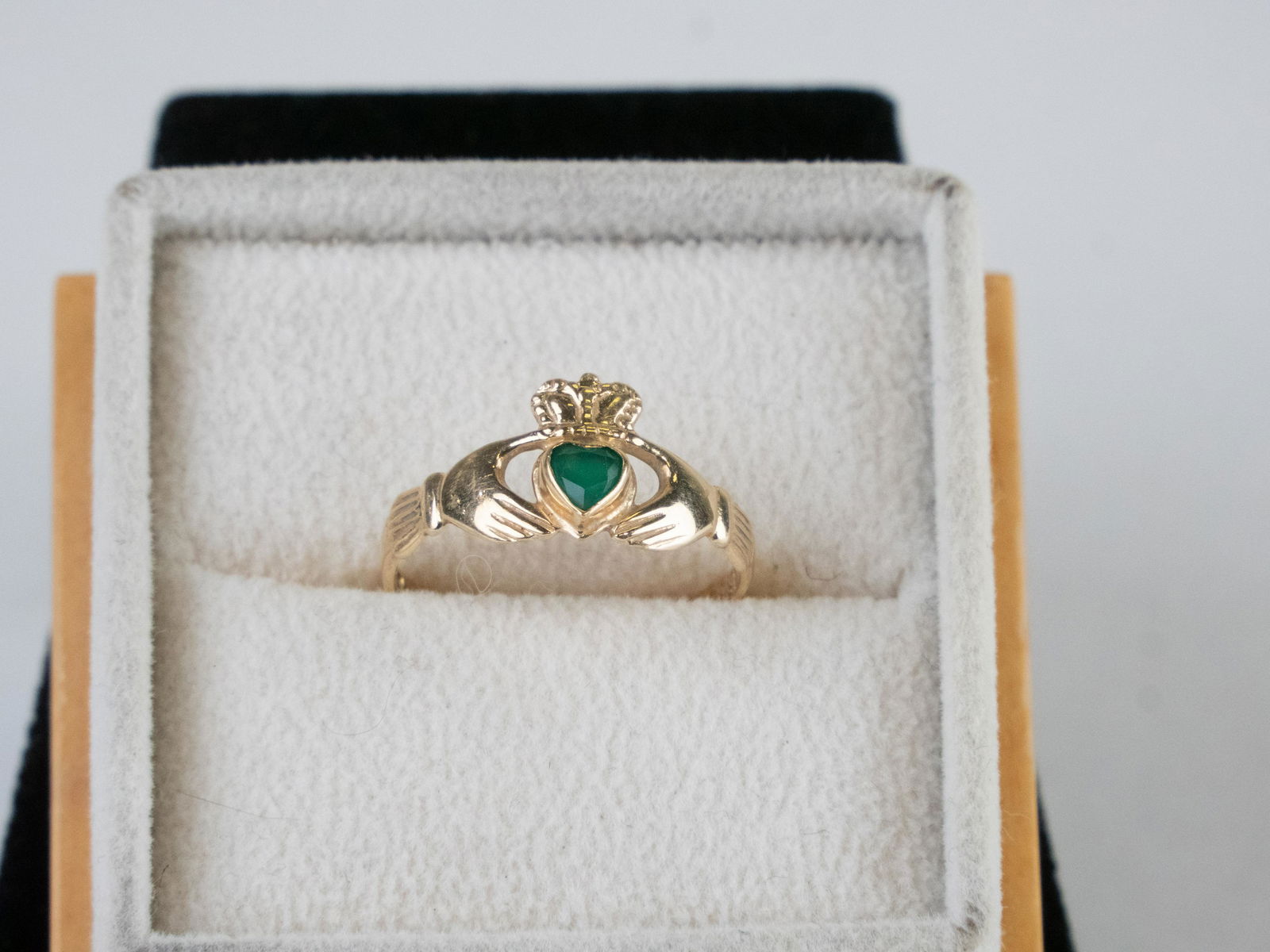 14K/ 585 Gold Emerald Claddagh Ring ~ Signed TJH- IRELAND (1 of 3)
