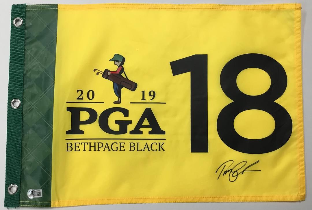 Tom Lehman 2019 PGA Bethpage Black #18 Signed Pin Flag Beckett BR77378: Tom Lehman Signed 2019 PGA Bethpage Black #18 Pin Flag Authenticated by Beckett Authentication Services Product Details: Official 2019 PGA Bethpage Black #18 p
