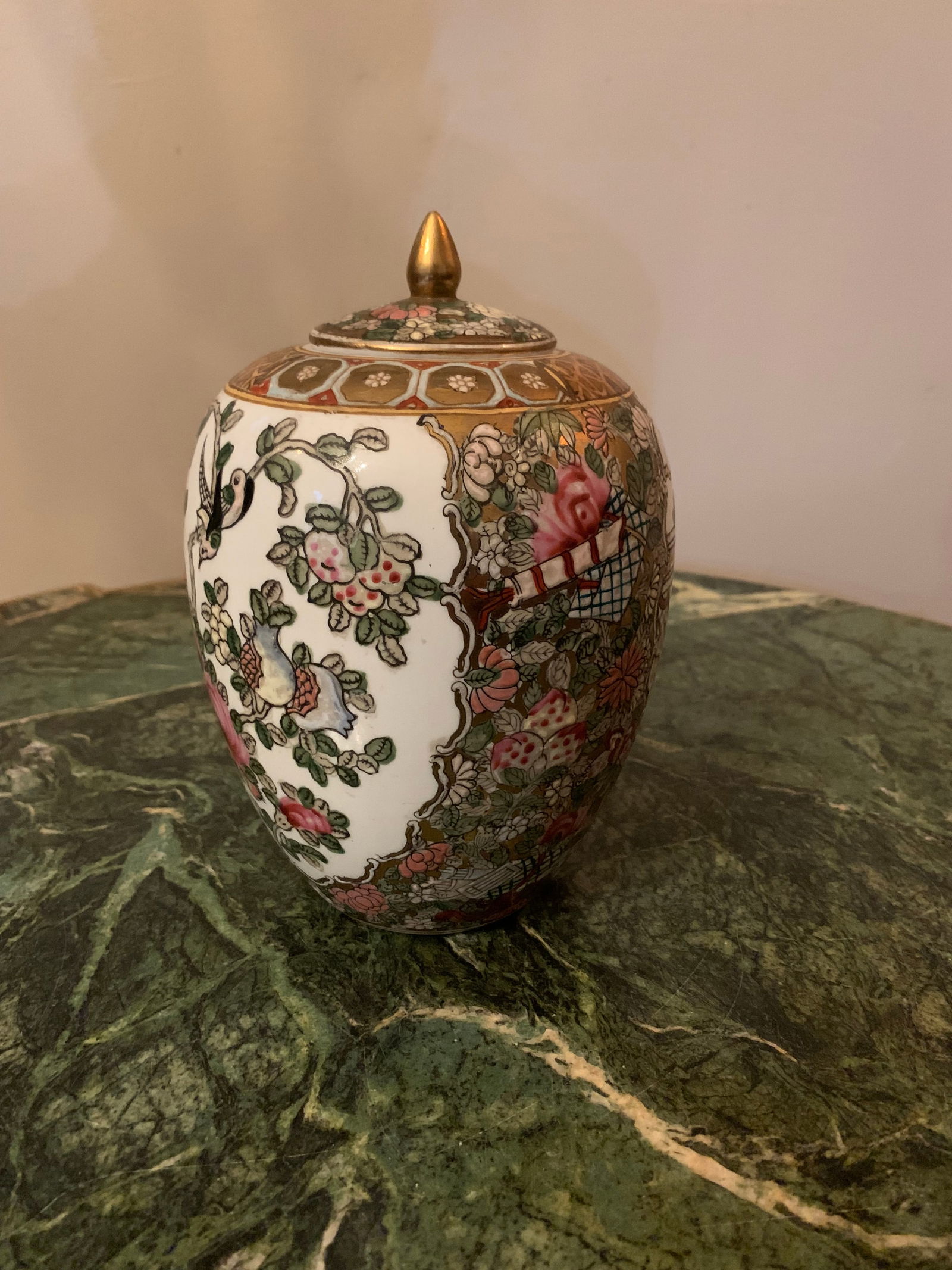 Chinese Hand-Painted Porcelain Jar with Lid — Rose Motif (7 ½ in. Height): A finely crafted Chinese porcelain jar with fitted lid, decorated in a delicate hand-painted rose motif. Standing approximately 7 ½ inches tall, the piece features elegant floral detailing rend