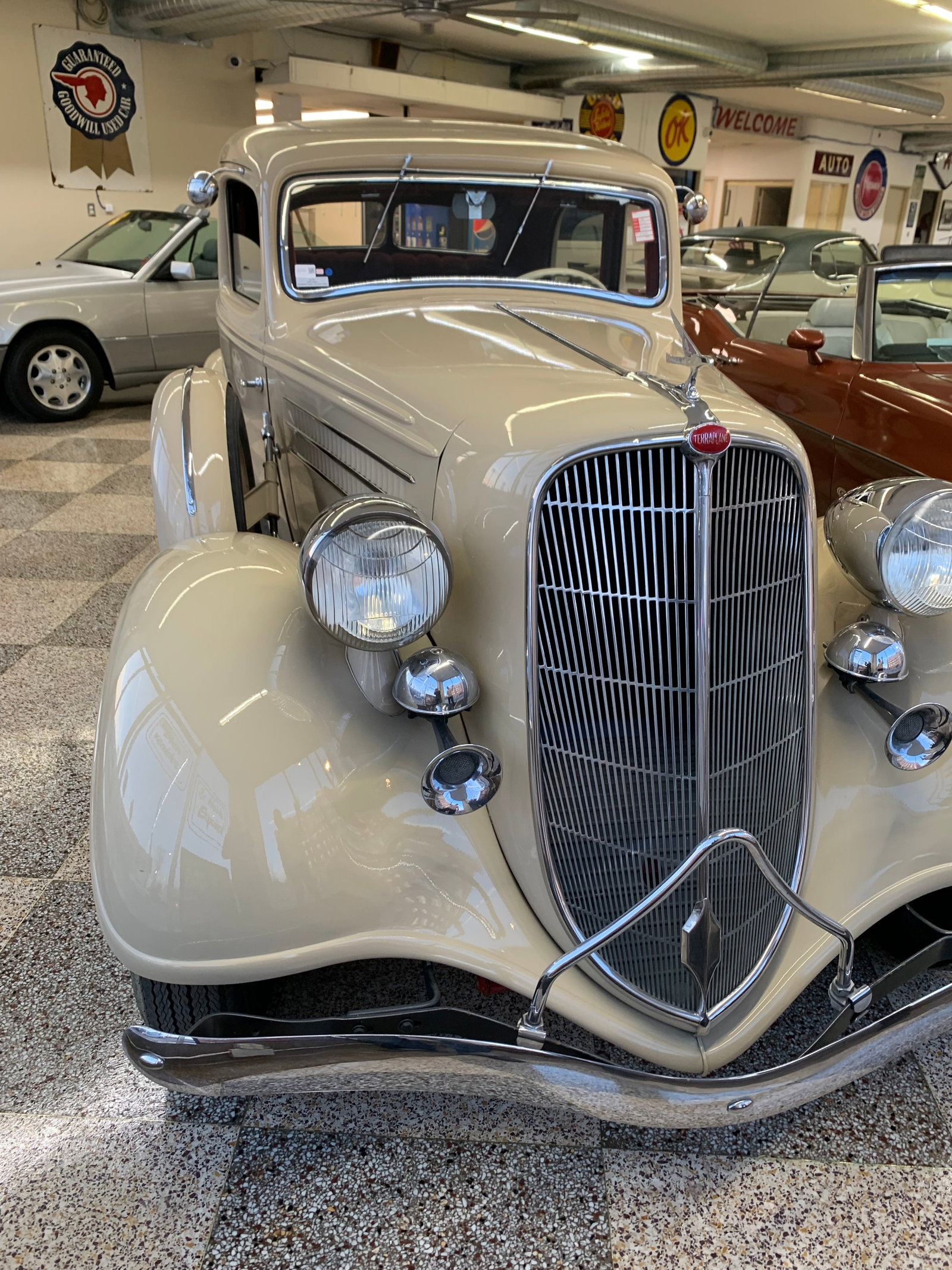 1935 Hudson Terraplane — Driven by Johnny Depp in Public Enemies (2009) – Cream, Fully Restored: Offered at $89,000 in store, this exceptionally rare 1935 Hudson Terraplane (VIN: 5134269) combines distinguished period styling, robust pre-war American engineering, and verified Hollywood screen use
