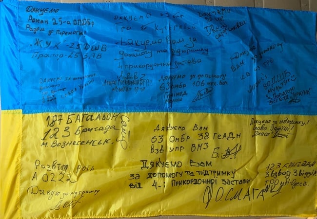 Russian-Ukrainian War Military Memorabilia – Ukrainian Frontline Signed Flag (1 of 4)
