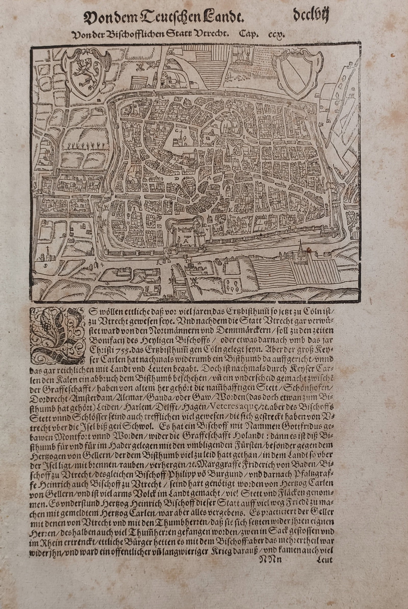 Sebastian Münster (1488 – 1552) – Historical Map and Description of Utrecht – Woodcut (1643): Von der Bischofflichen Statt Utrecht The print features a topographical and historical study illustrating a bird's-eye view map of the fortified city of Utrecht. The upper section contains a detailed 