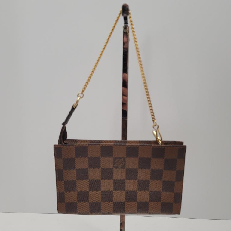 AUTHENTIC LOUIS VUITTON POUCH: Louis Vuitton LV Accessory pouch Bucket pouch Brown Damier Condition: Pre-owned Width (inch) : 6.69 inch(approx) Width (cm) : 17 cm(approx),Height (inch) : 3.93 inch(approx) Height (cm) : 10 cm(approx