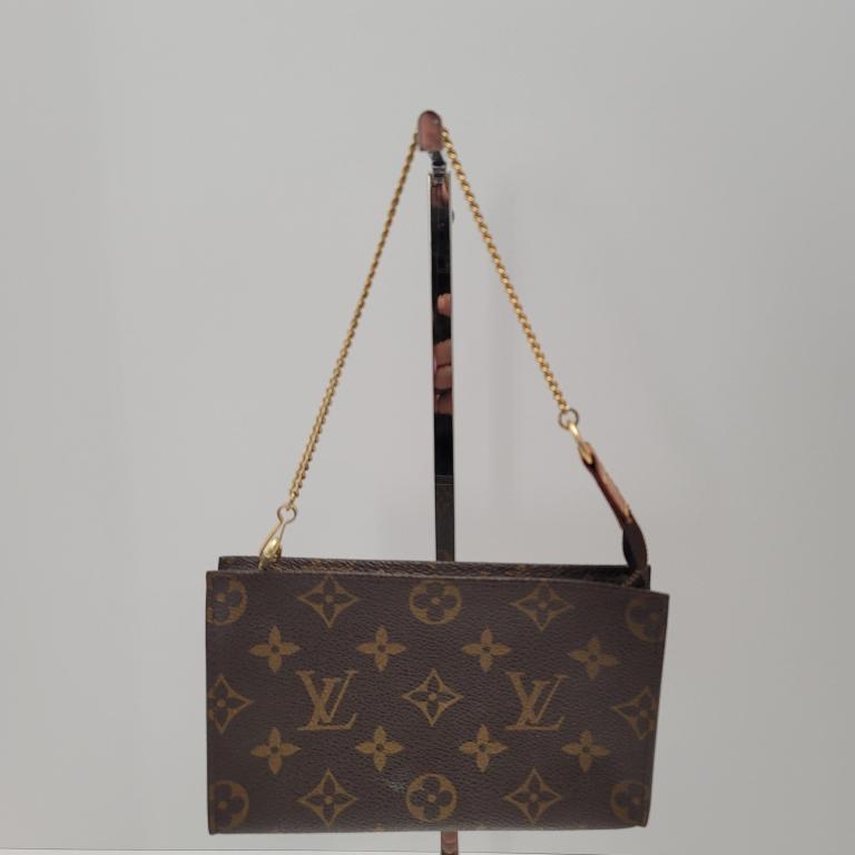 AUTHENTIC LOUIS VUITTON POUCH: Louis Vuitton LV Accessory pouch Bucket pouch Brown Monogram Condition: Pre-owned Width (inch) : 6.69 inch(approx) Width (cm) : 17 cm(approx),Height (inch) : 3.93 inch(approx) Height (cm) : 10 cm(appr