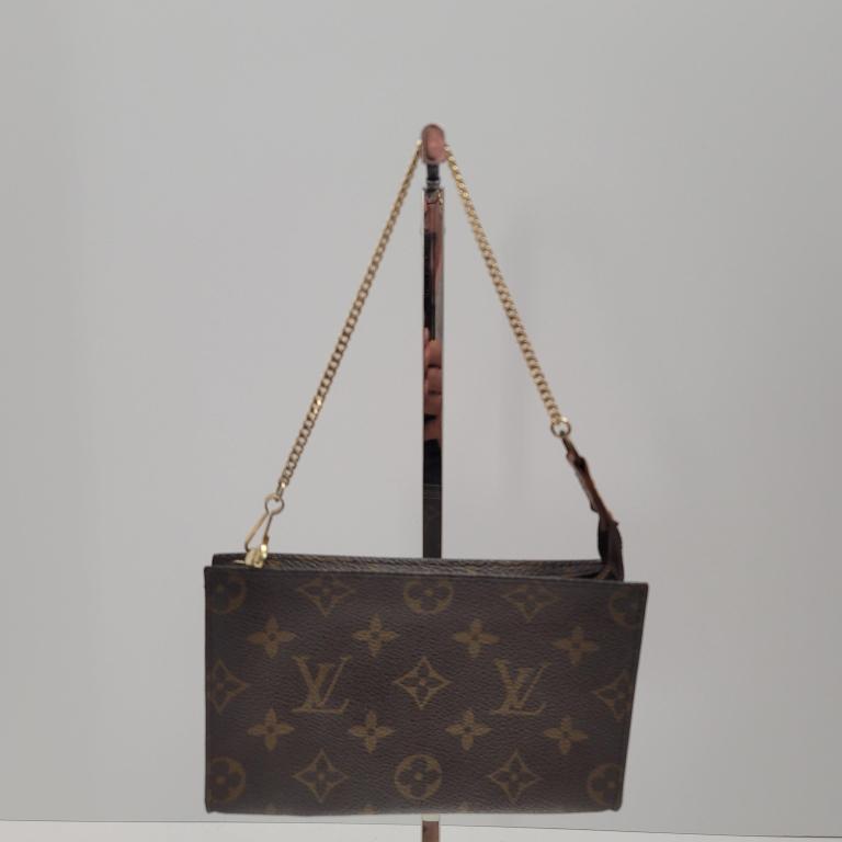 AUTHENTIC LOUIS VUITTON POUCH: Louis Vuitton LV Accessory pouch Bucket pouch Brown Monogram Condition: Pre-owned Width (inch) : 6.69 inch(approx) Width (cm) : 17 cm(approx)Height (inch) : 3.93 inch(approx) Height (cm) : 10 cm(appro