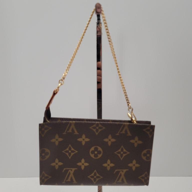 AUTHENTIC LOUIS VUITTON POUCH: Louis Vuitton LV Accessory pouch Bucket pouch Brown Monogram Condition: Pre-owned Width (inch) : 6.69 inch(approx) Width (cm) : 17 cm(approx),Height (inch) : 3.93 inch(approx) Height (cm) : 10 cm(appr