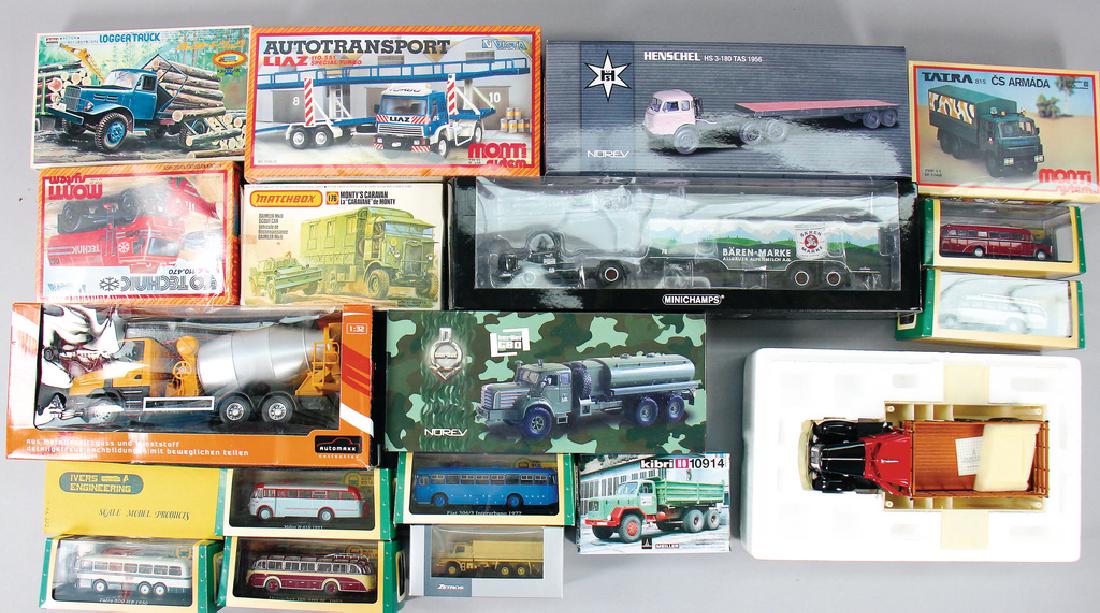 Mixed lot with 19 model truck s, all in the original: Mixed lot with 19 model truck s, all in the original packing, partially kits, partially with a scale of 1: 50 German Description Konv. 19 LKW-Modellautos, alle in Originalverpackung, teilweise Bausät