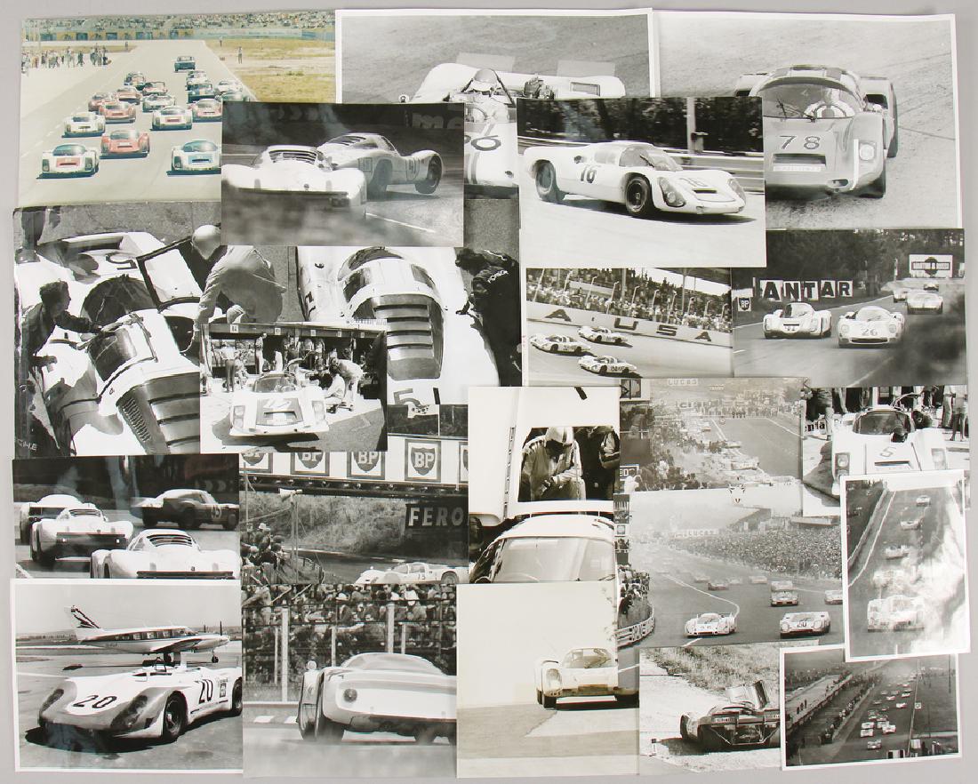PORSCHE mixed lot of 23 original B/W photos, among it: PORSCHE mixed lot of 23 original B/W photos, among it also a color photo, e.g. Dr. Marko, Porsche 917 start number 20 (with note without gasoline), large-format photo Daytona 3 Porsche 907 long-tail v
