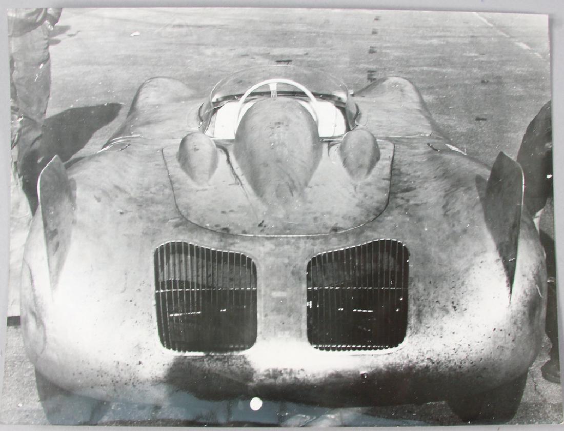 PORSCHE photo of the Porsche 718 RSK Mittellenker (the: PORSCHE photo of the Porsche 718 RSK Mittellenker (the steering wheel was in the center of the cockpit) after the test drives of Graf Berghe von Trips in Hockenheim 1958, 18 x 24 cm German Description