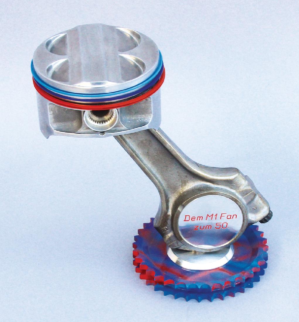 BMW BMW M1 piston mounted on a camshafts spur gear, (1 of 1)
