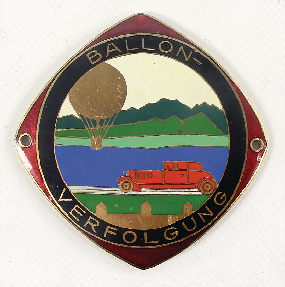badge "Ballon-Verfolgung", enameled, badge shows a: badge "Ballon-Verfolgung", enameled, badge shows a racing car/balloon, good condition German Description Plakette Ballon-Verfolgung, emailliert, Plakette stellt einen Rennwagen/Ballon dar, guter Zust.