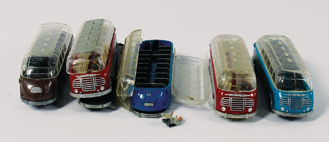 WIKING mixed lot with 3x 1:87 Wiking Setra coach, with: WIKING mixed lot with 3x 1:87 Wiking Setra coach, with some replacement parts German Description WIKING Konv. 3x 1:87 Wiking Setra Reisebus, dazu einige Ersatzteile